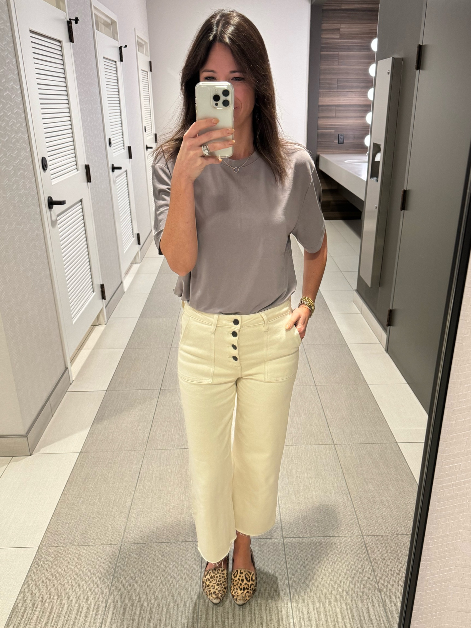 OOTD! Happy Monday and even happier bc these t-shirts from Abercrombie are on sale for $28 🙌🙌

#LTKfindsunder50 #LTKsalealert #LTKworkwear