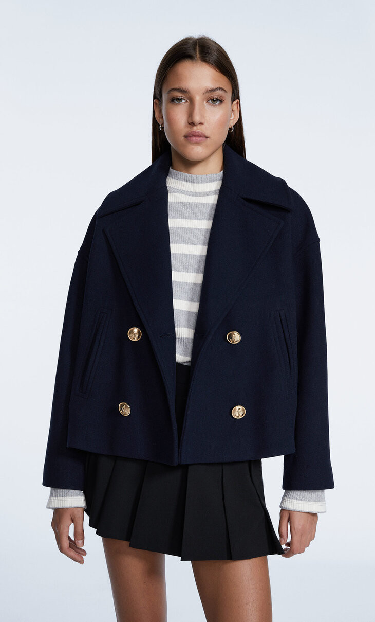 Manteau court en mélange de laine à boutons métalliques - Mode femme | Stradivarius France | Stradivarius (FR)