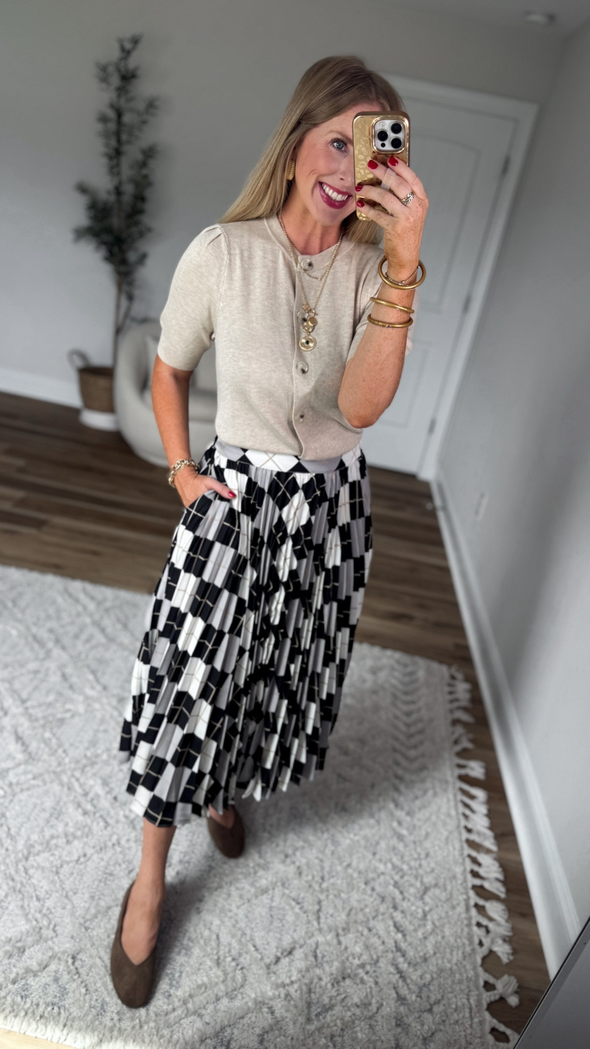 Weekend Walmart Wins try-on
Short sleeve cardigan- small
Black & white argyle pleated maxi skirt- small

#LTKootd