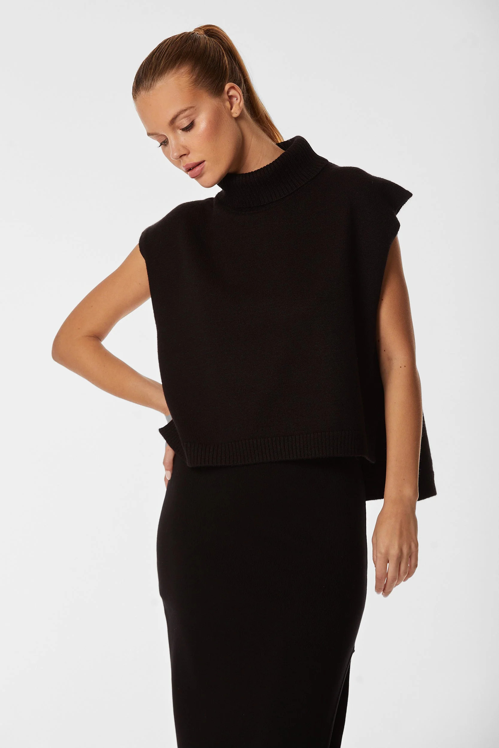 Hamptons Sweater - Black | The Noli Shop