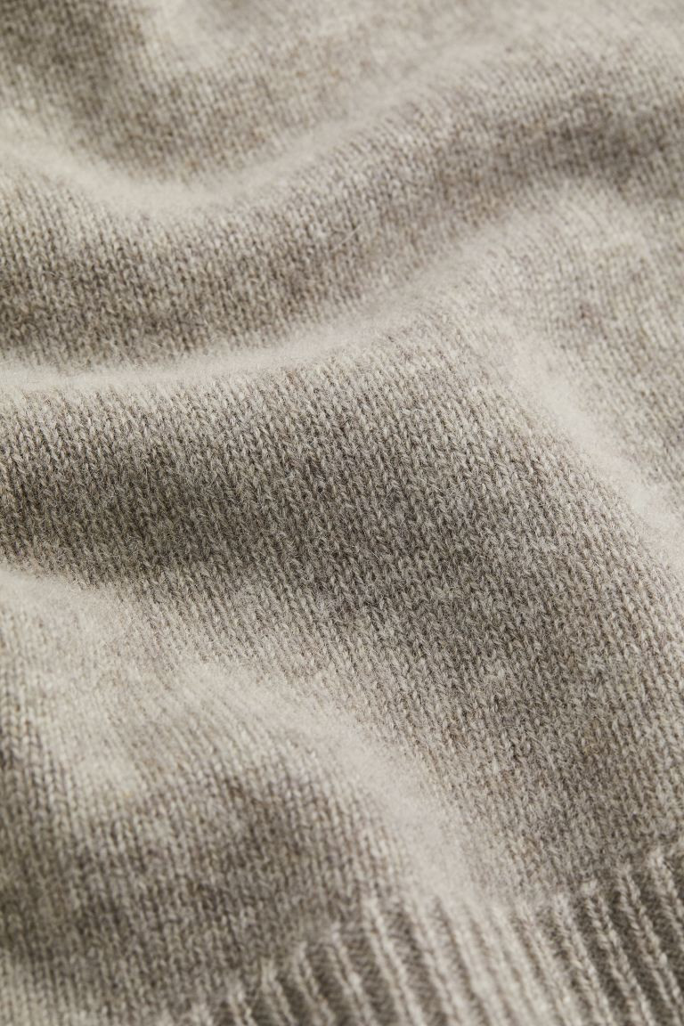 Cashmere polo-neck jumper | H&M (UK, MY, IN, SG, PH, TW, HK)