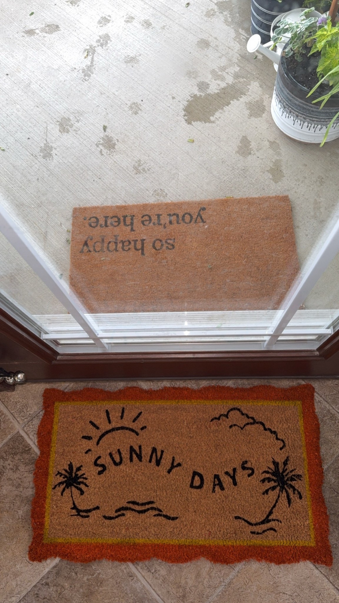 SUNNY DAYS + OPEN DOORS ☀️🌴

Swapping out the heavy winter vibes for something a little more fun and a lot more me 💛

Because honestly… if your doormat doesn’t make you smile when you walk in, what are we even doing!?

✨ fresh air
✨ sunshine
✨ a little palm tree moment

This is your reminder to refresh the small things — they change the whole feel of your home 🌿

Who else switches out their rugs/entry for every season!? 👇

#SummerVibes #HomeRefresh #SunnyDays #FrontDoorStyle #SimpleJoy #CozyHome #SeasonalDecor #LTKHome

#LTKSeasonal #LTKSaleAlert #LTKdayinmylife