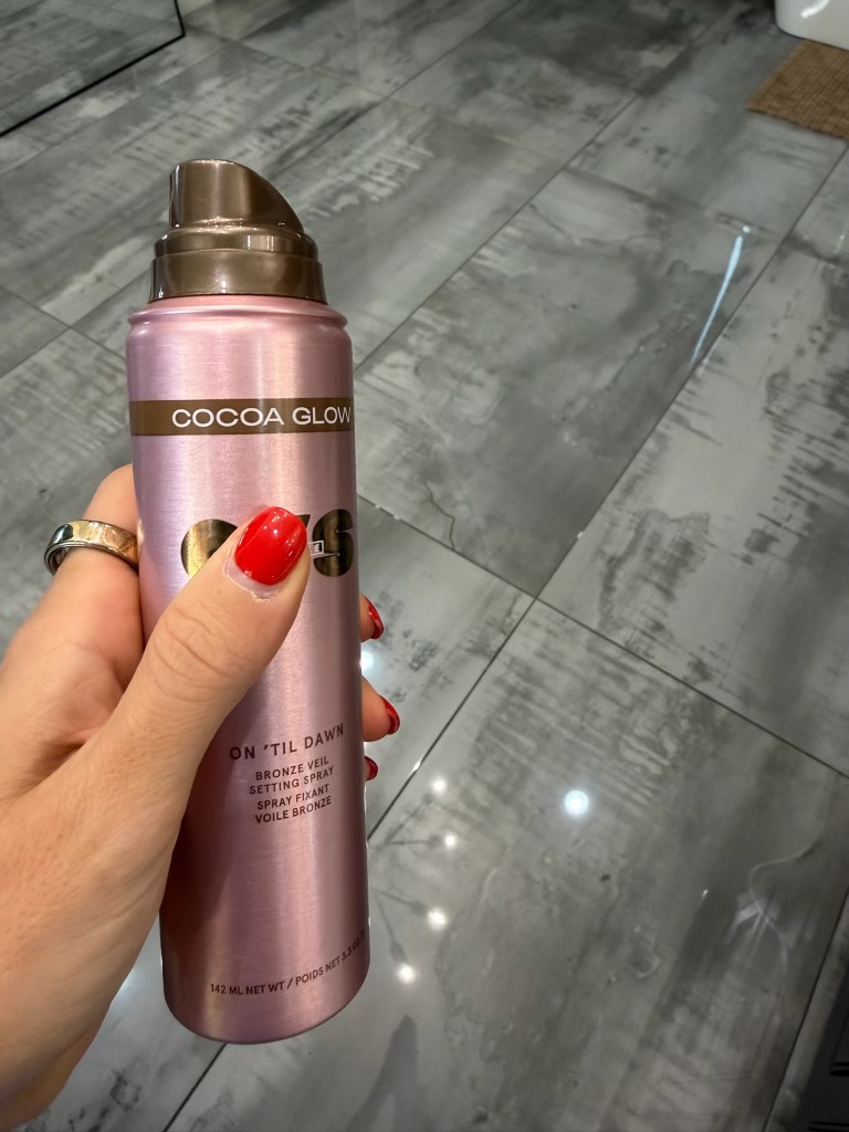 This is the perfect product to help keep up the tan during fall! 

Sephora find, makeup, makeup must have, bronzer, setting spray ￼