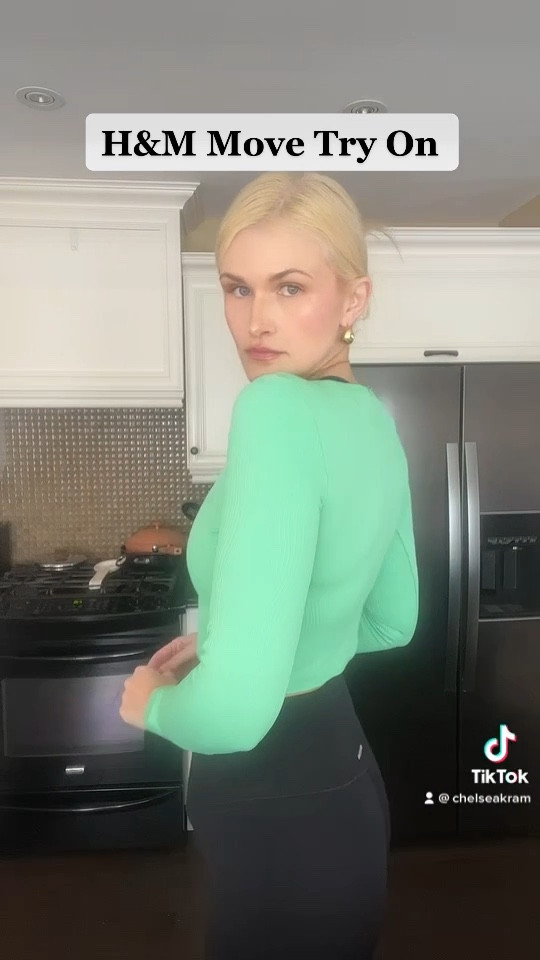 Don’t sleep on H&M’s Move line if you’re on the hunt for new workout clothes. #workoutclothes #athleticwear 

#LTKfit
