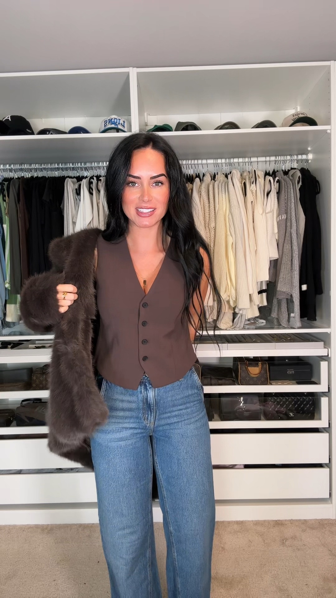 I have loved everything from @D Y N A M I T E that I’ve tried out so far! They are currently running their Black Friday sale ✨

I will have this iutfit 🔗 on my LTK in the Dynamite section 🤎

My sizing 5’7, 145lbs, 32DD
Im wearing an xs jacket, soze small top, size 26 jeans 

#dynamiteclothing #dynamiteclothinghaul #furjacket #fauxfurcoat #blackfridaysale #cuteoutfitinspo #winterstyle 

#LTKSaleAlert #LTKCyberWeek #LTKWatchNow