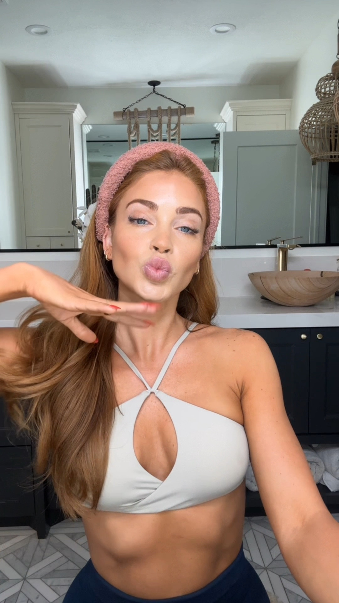 I found a new tinted sunscreen I’m obsessed with!!!
Shade sand 