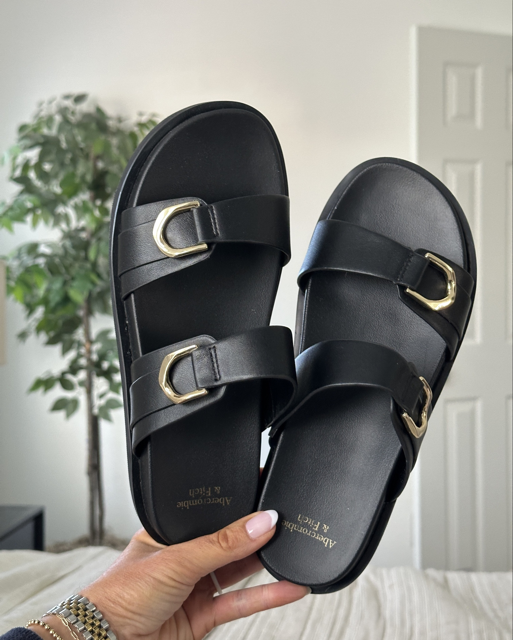 My go to black slides this summer are back to being fully stocked!! Also in a dark chocolate brown that I’m adding to my cart immediately! 



#LTKStyleTip #LTKFindsUnder100 #LTKShoeCrush