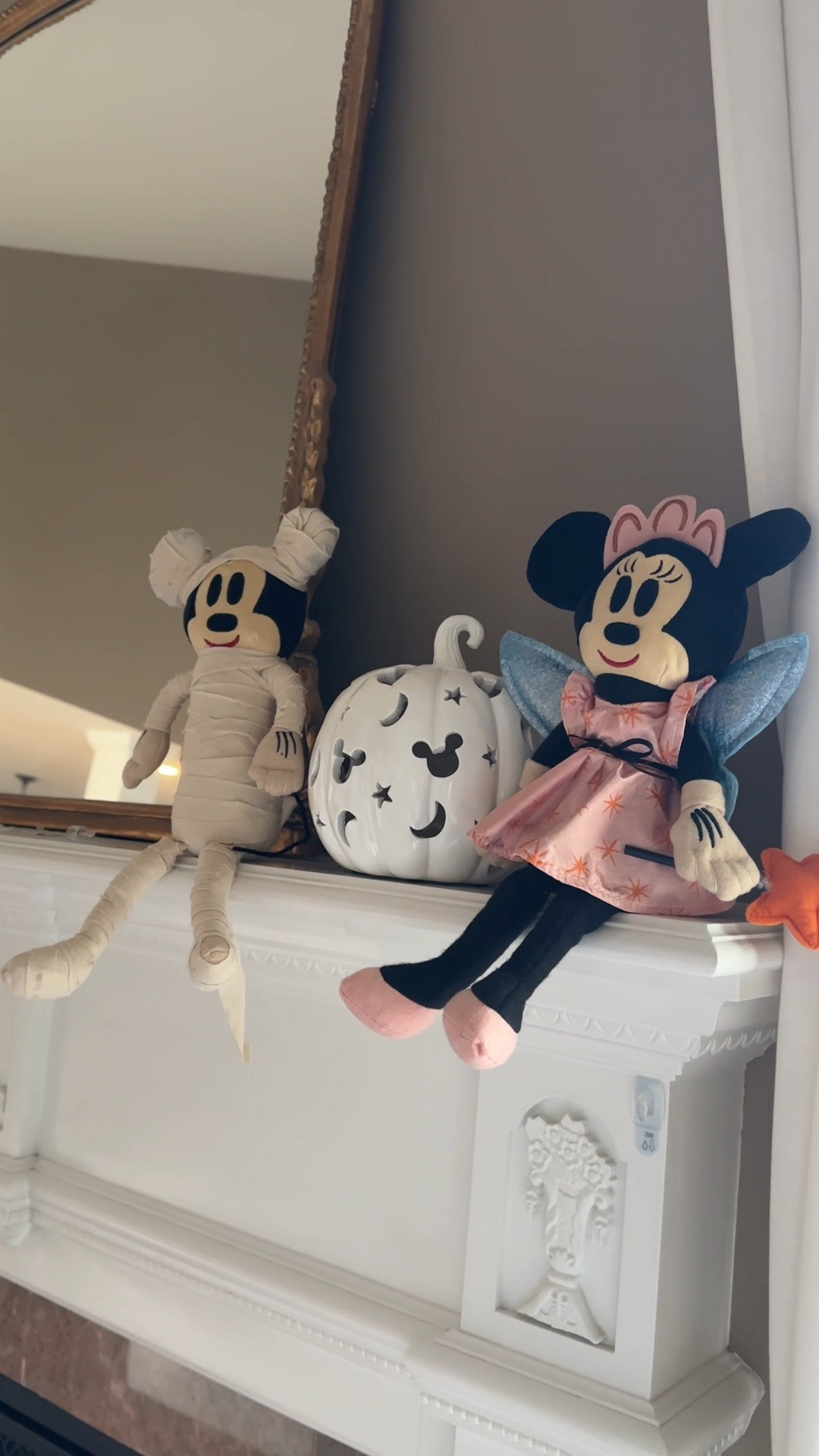 🎃✨ Just discovered the most adorable and aesthetically pleasing Halloween decor! Perfect for all the Disney and Mickey fans out there! 🐭🎉 Check out the links in my bio under my LTK shop to grab your favorites! 👻🛍️ 




#HalloweenDecor #DisneyFans #MickeyMouse #AestheticHome #LTKShop #FallVibes #HomeDecor #SpookySeason

#LTKHome #LTKFallSale #LTKSeasonal