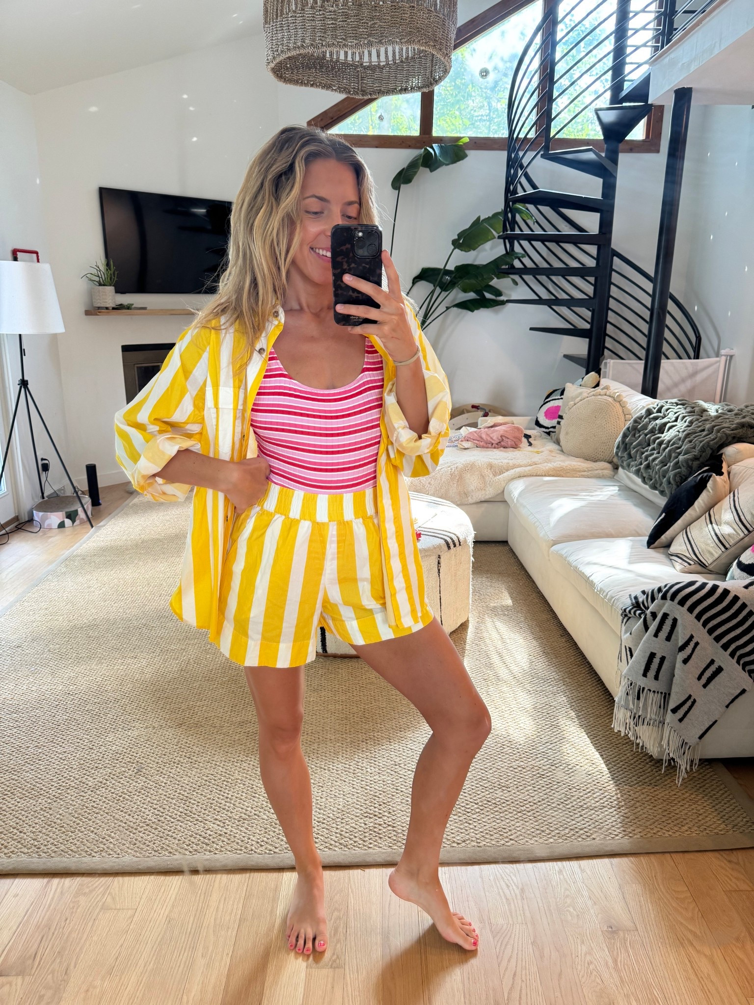 Size xl top, size small shorts! Perfect beach set! 
Size small in swimmer 