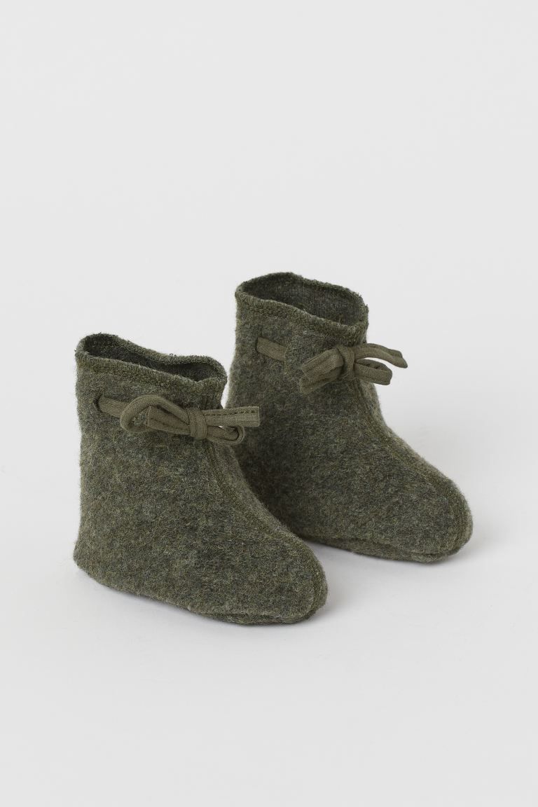 Baby Exclusive. Knit baby boots in a wool and recycled polyester blend. Drawstring at top. Lining... | H&M (US + CA)