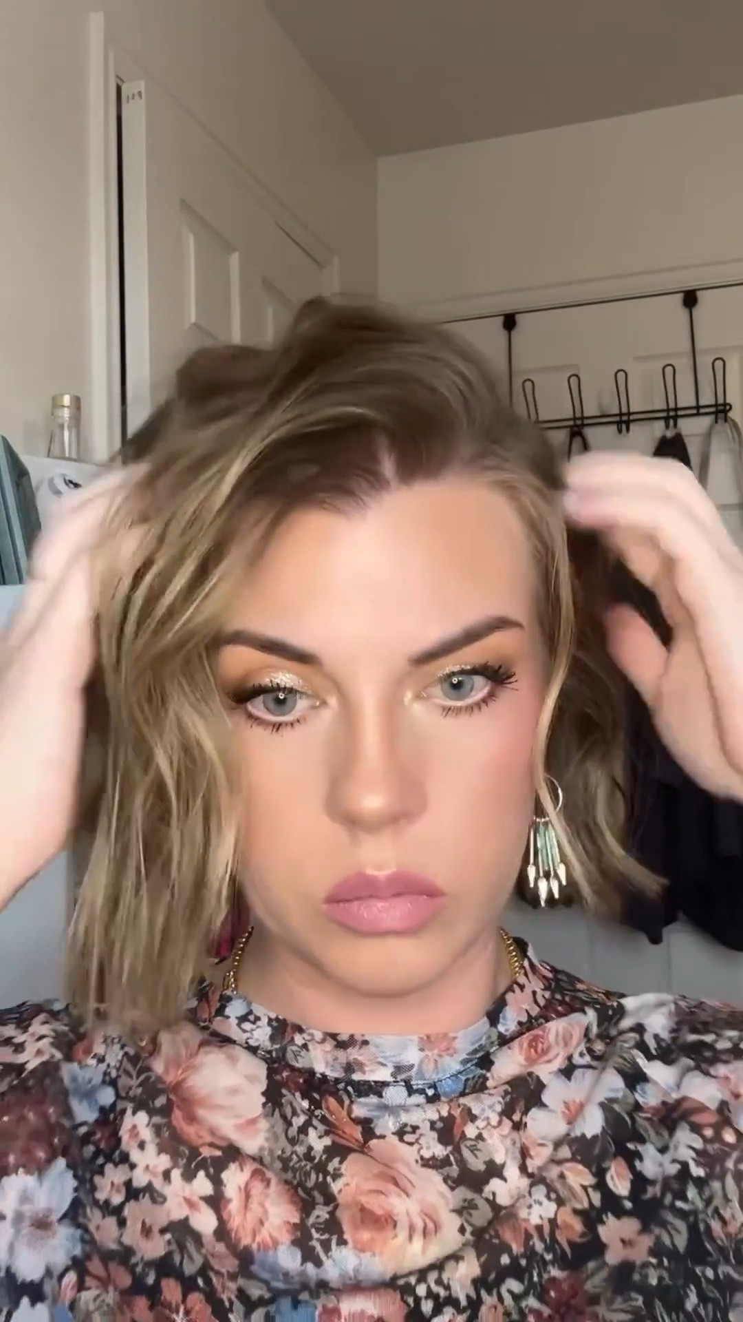 Here’s part 2! If you want to see how I got the eye look, go check out Part 1! All the products I used are linked in my bio-including brushes. Let me know if you learned something new??
.
.
.
.
#utahmakeupartist #holidayglam #makeuptricks #makeupideas #slcmakeupartist