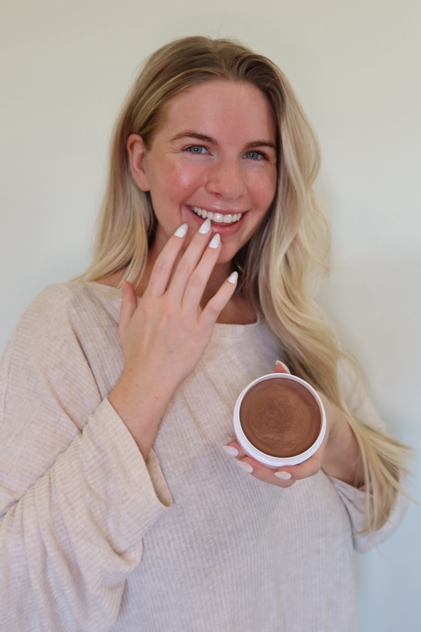 Love this new color of the miracle balm from Jones Roads Beauty! Wearing shade pinky brown 🤎

#LTKBeauty