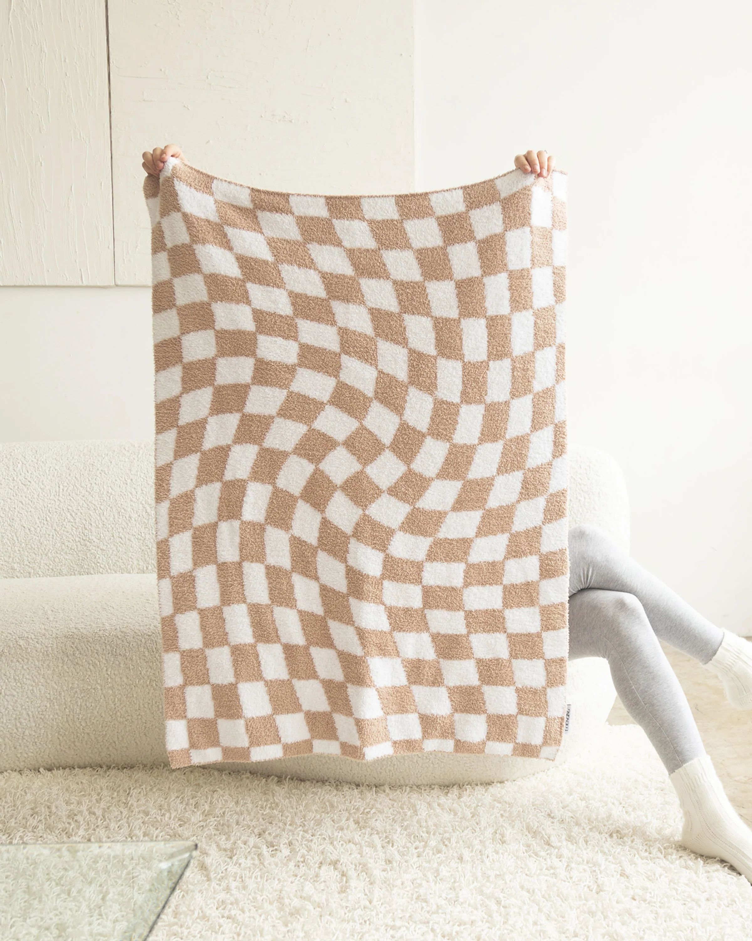 MINI WAVY CHECKER - SAND | The Act Of Lounging