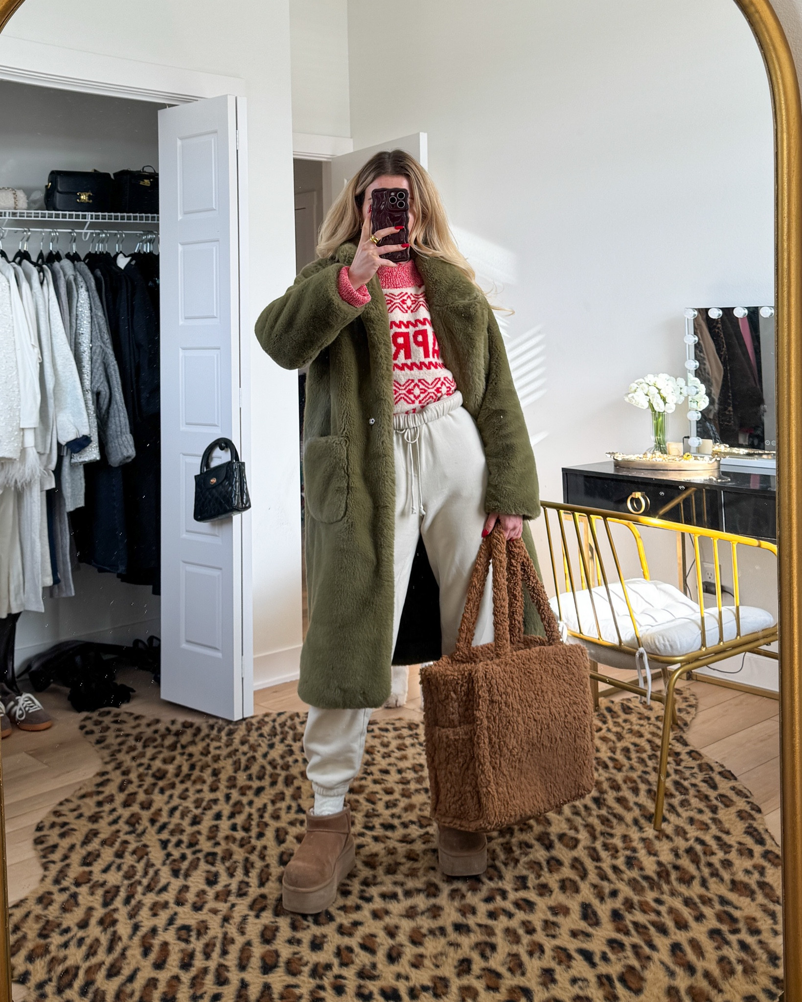 Comfy cozy holiday themed casual outfit ❤️✨

#LTKHoliday #LTKItBag #LTKSeasonal