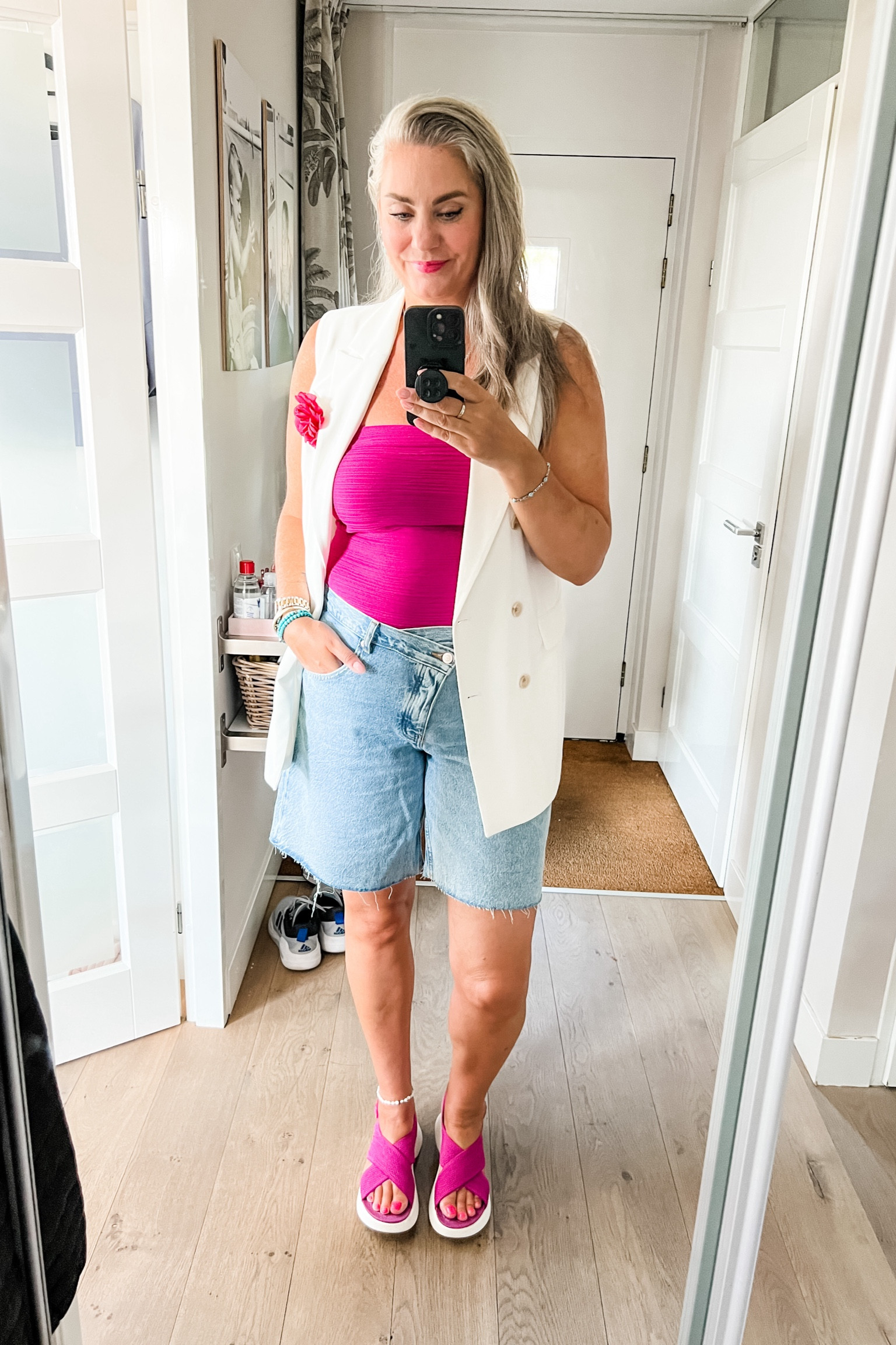 Ootd - Tuesday. Working from home in denim jorts (bermuda shorts, C&A), Cos tube top, sleeveless blazer (old H&M), a flower brooch and hot pink Vivaia sandals. 

 

#LTKeurope #LTKnederlands #LTKsummer