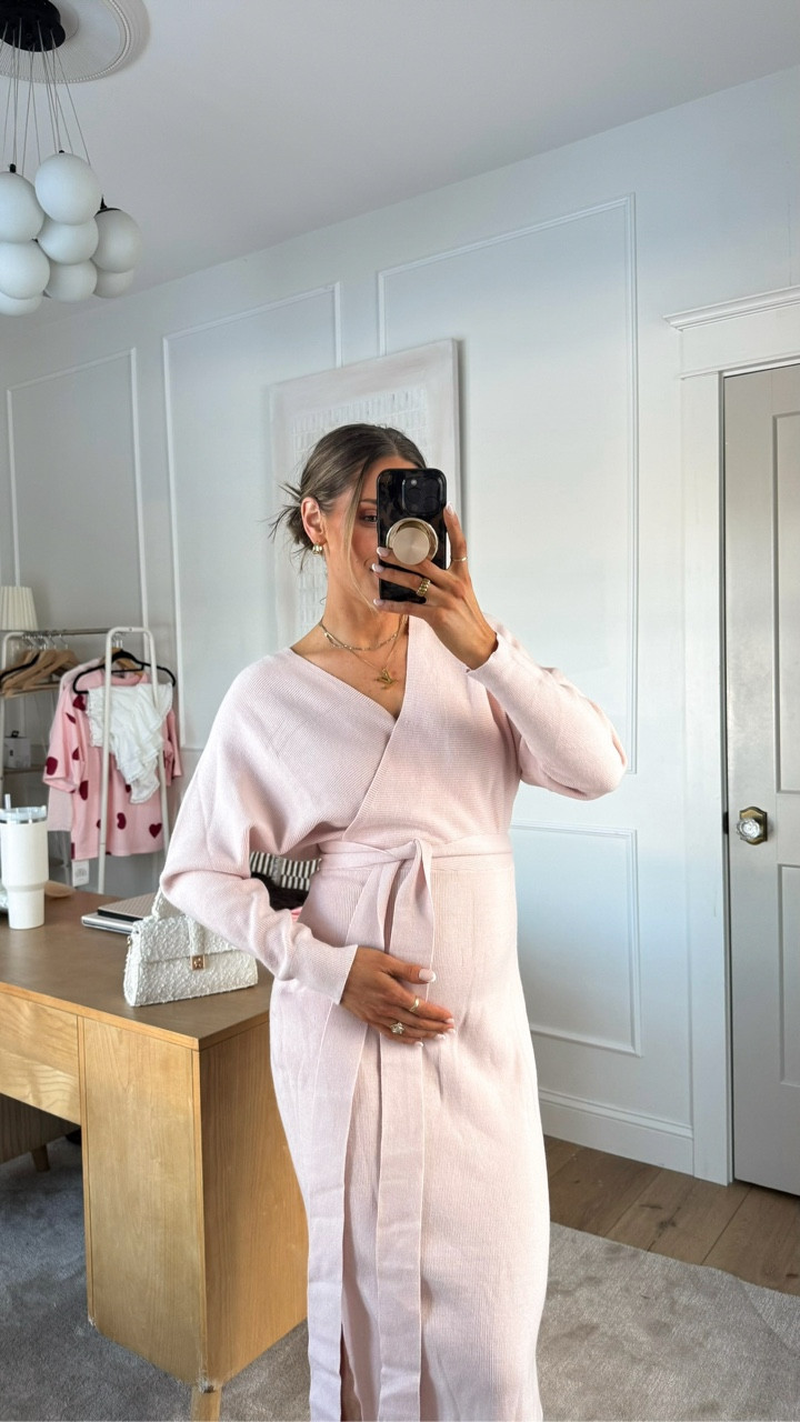 You need this maternity dress in your closet!! TTS! Wearing a size small. Love that it can be dressed up or down! 

The belt can be adjusted to your belly too! 

 

#LTKootd #LTKmomlife #LTKBump