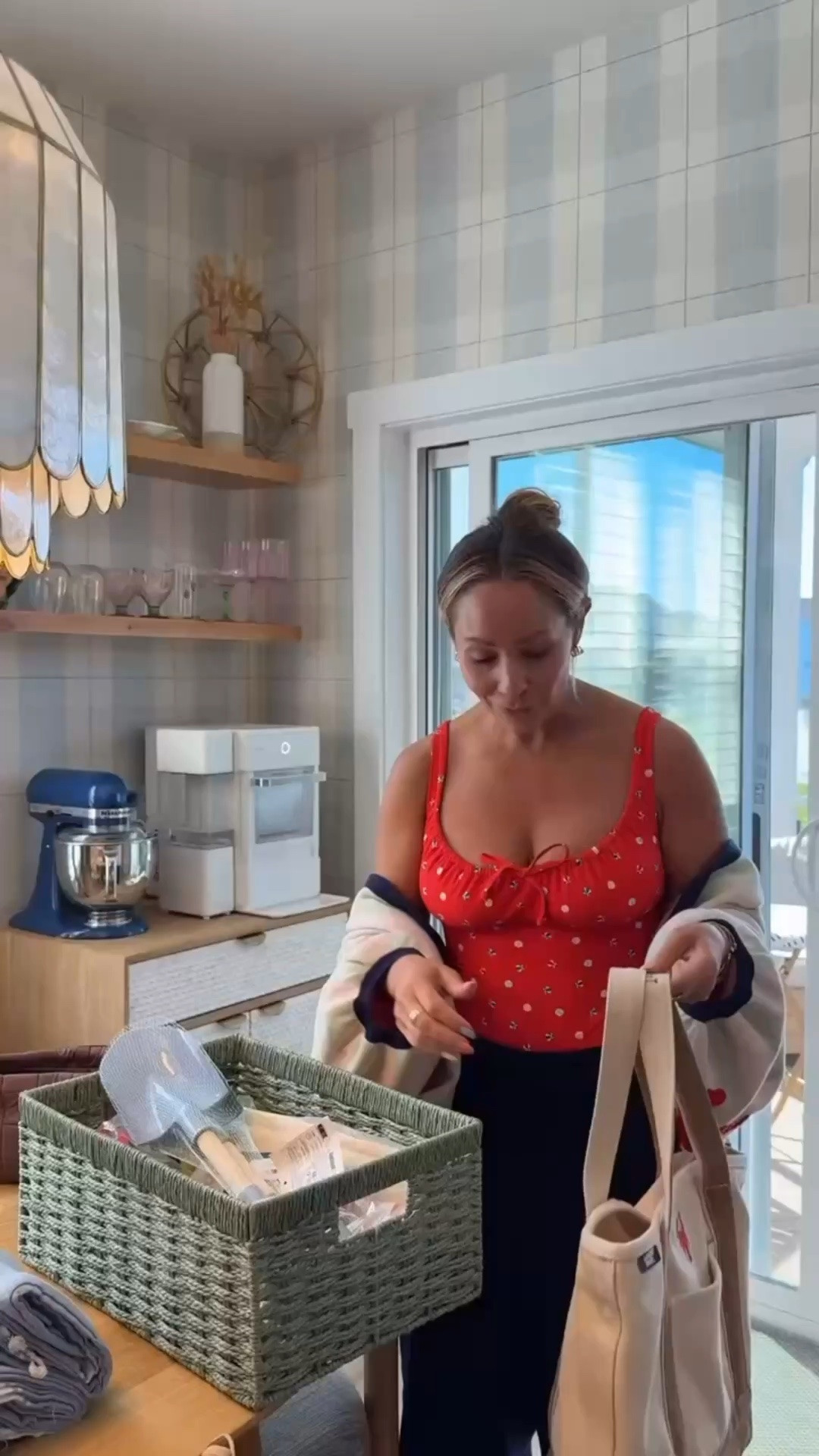 Beach season is here, which means it was time for a little beach bag refresh. ☀️🏖️  These are the things that earn a permanent spot in my bag every summer—easy, practical, and guaranteed to make beach days a little more enjoyable