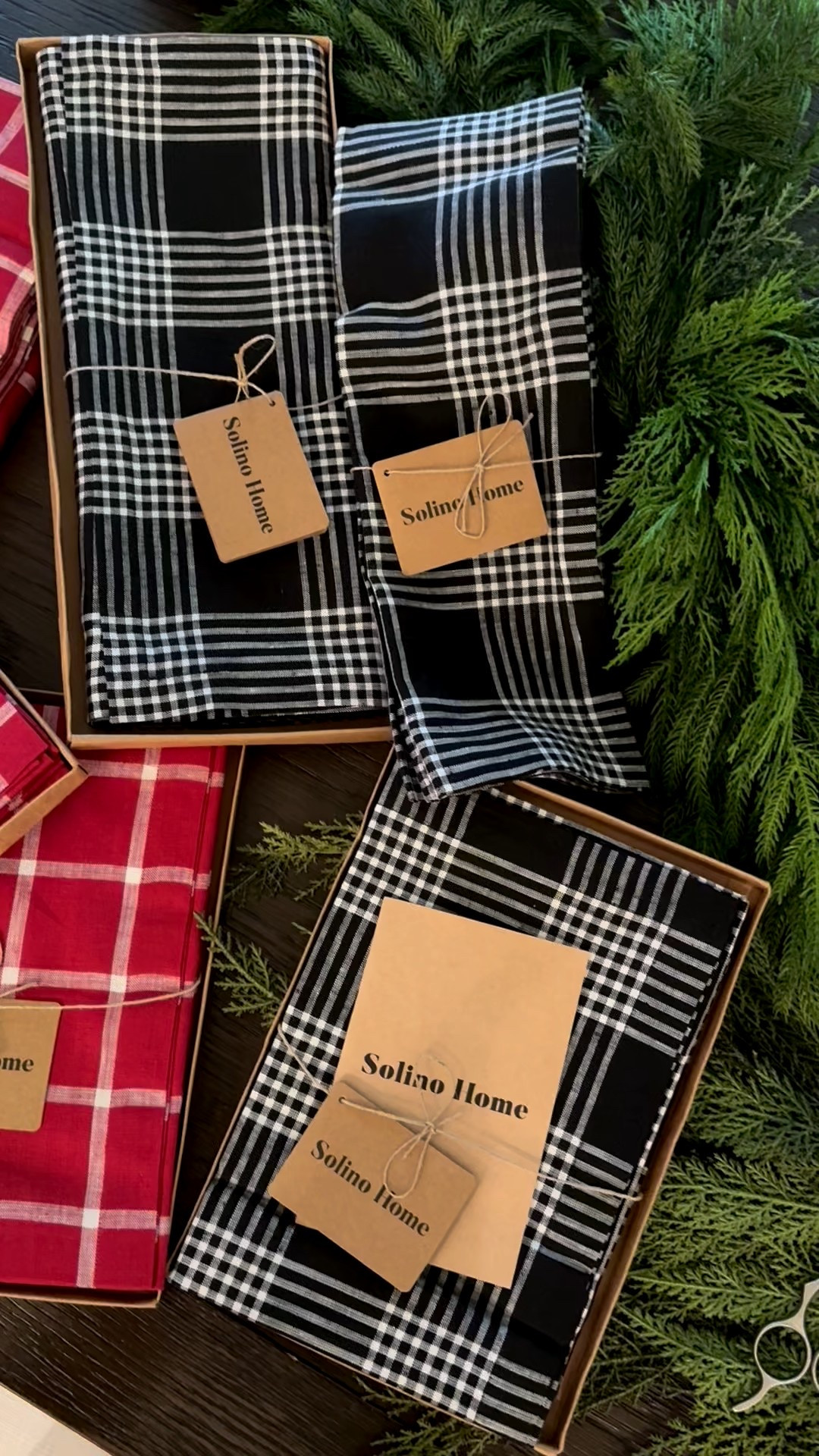 Festive and simple table linens🎄♥️

#LTKHoliday #LTKHome