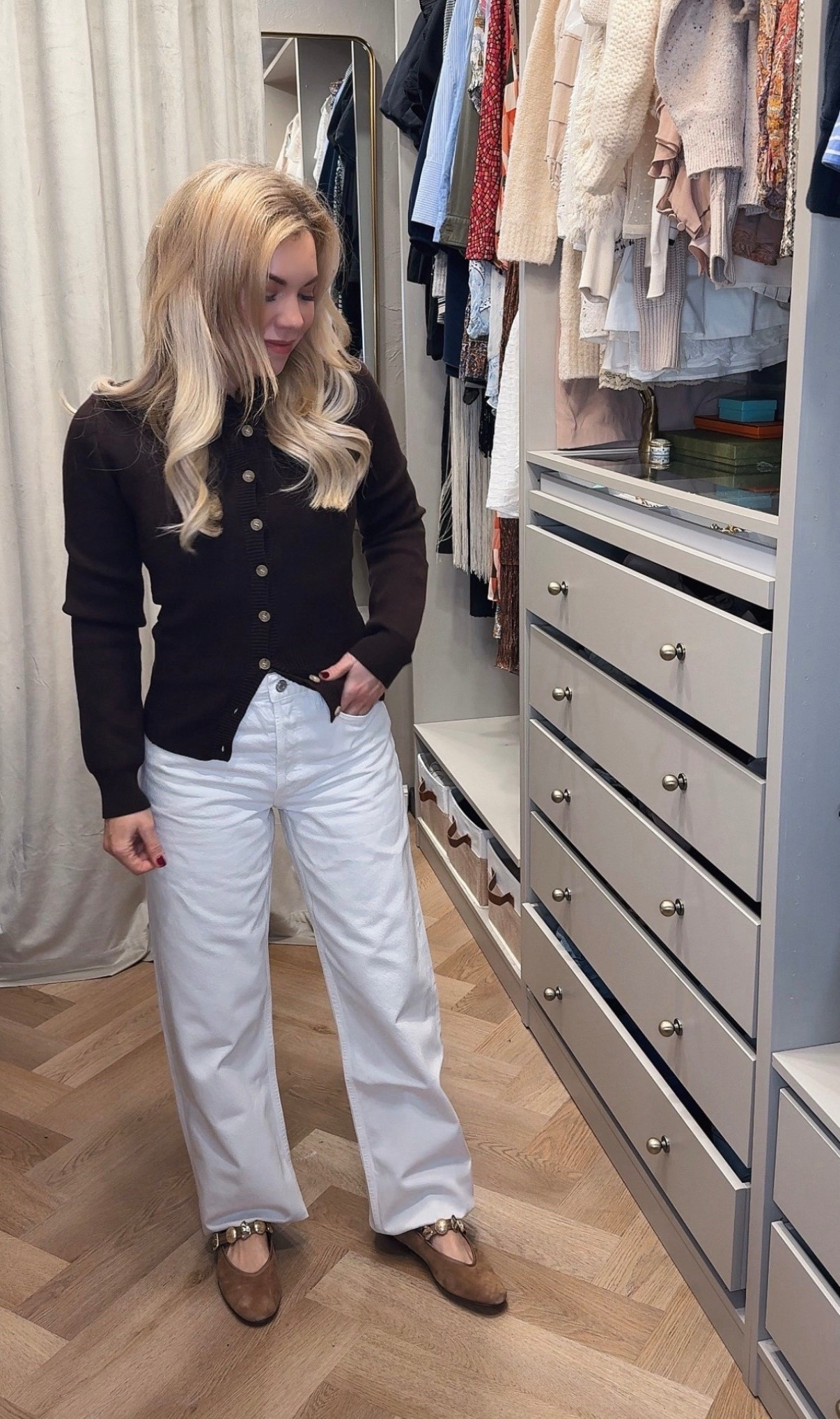 Perfect going into spring outfit 
White jeans
Agolde jeans 
Suede flats 

#LTKdayinmylife #LTKSeasonal #LTKootd