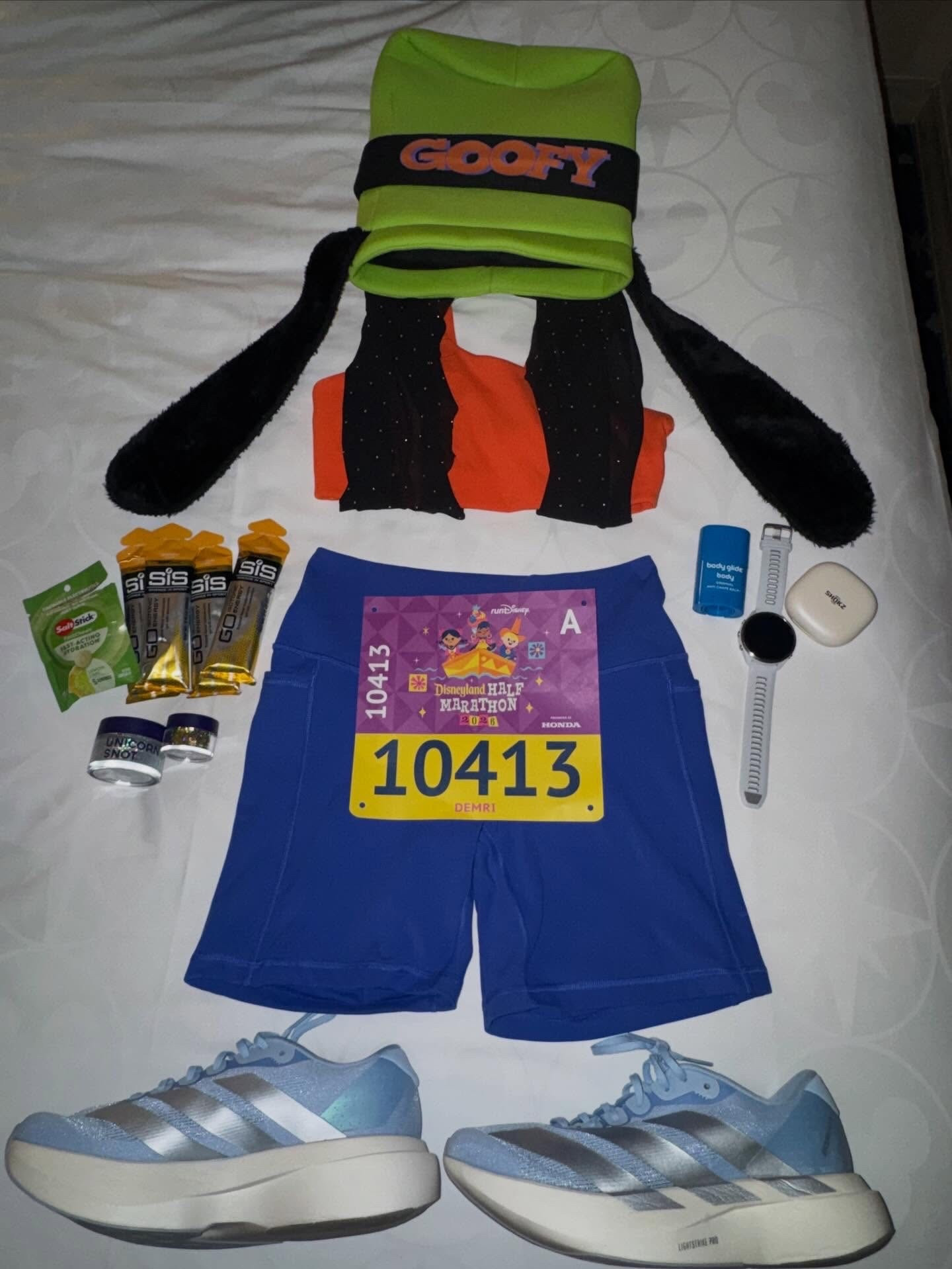 WE RUN IN THE MORNING 🏃‍♀️💨 SO excited to run the Disneyland Half Marathon tomorrow as one of my ALL time favorite characters GOOFY 😭 almost time to earn that Coast to Coast medal! 🏅