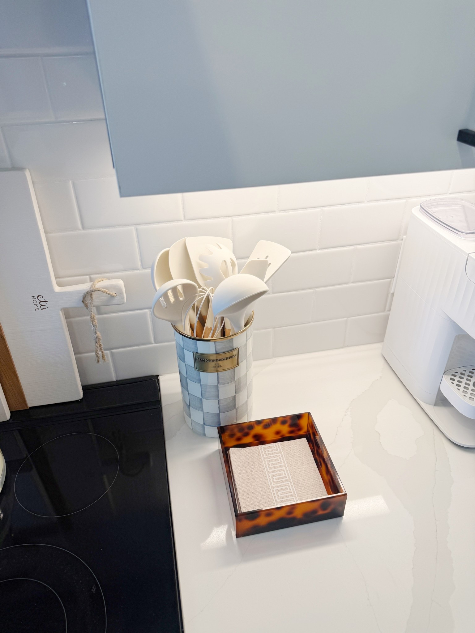 New tortoise shell napkin holder for fall! 🤎



#LTKHome #LTKSeasonal #LTKHalloween