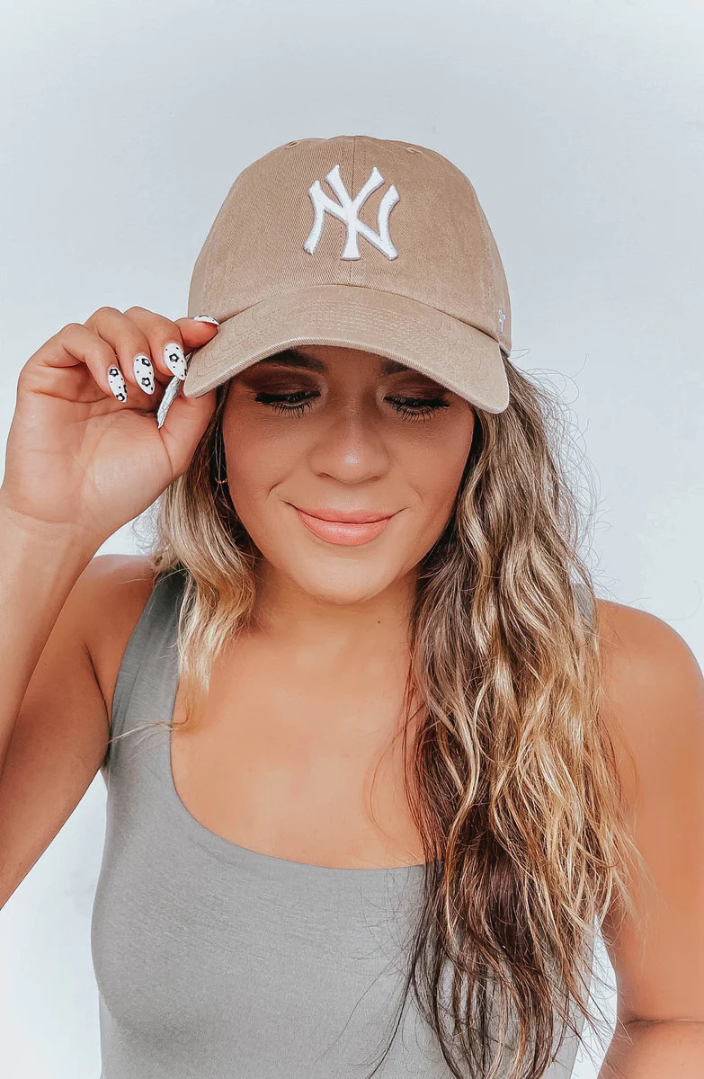 NEW YORK YANKEES KHAKI 47 BASEBALL CAP | Apricot Lane Boutique