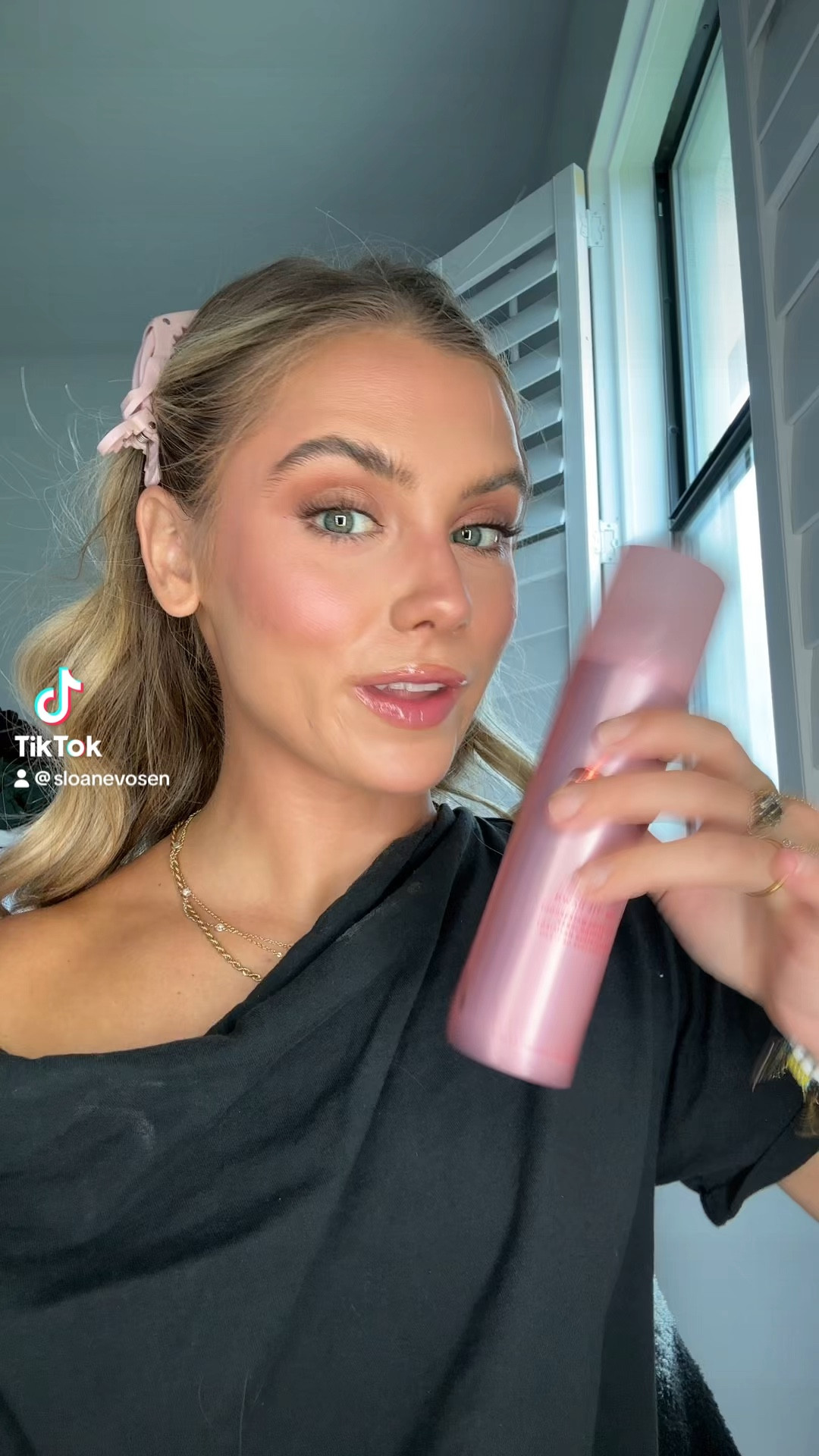 a waterproof setting spray👀 the packaging of @ONE SIZE BEAUTY already has me hooked

#settingspray #onesizebeauty #onesizesettingspray #settingspraytest #waterproofmakeup #waterproofsettingspray #makeup #beauty #ttsacl #starbeauty #tiktokshop #tiktokshopmakeup 

#LTKBeauty #LTKFindsUnder50 #LTKVideo