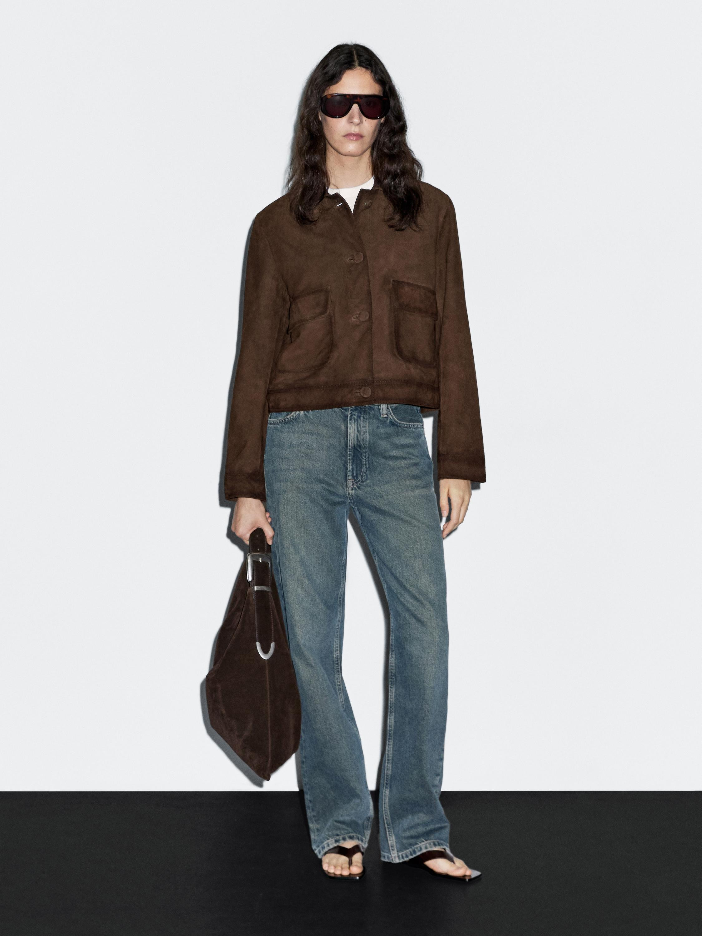 Kurze Jacke aus Wildleder mit bezogenen Knöpfen | Massimo Dutti DE
