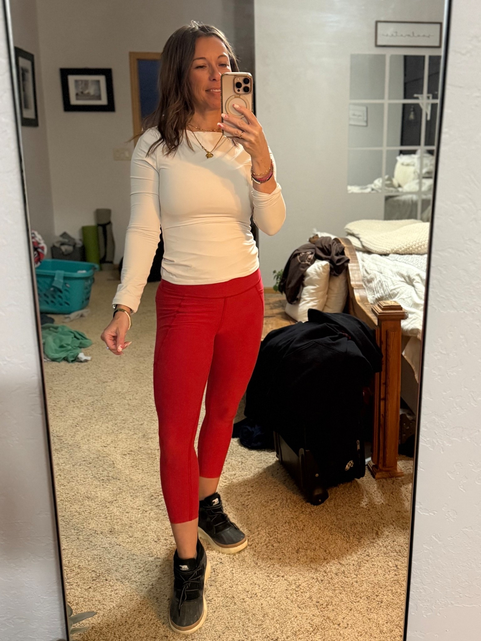 Gym fit OOTD. Leggings and long sleeves are superior right now 🤍❤️

#LTKootd #LTKOver40 #LTKfitnessgoals
