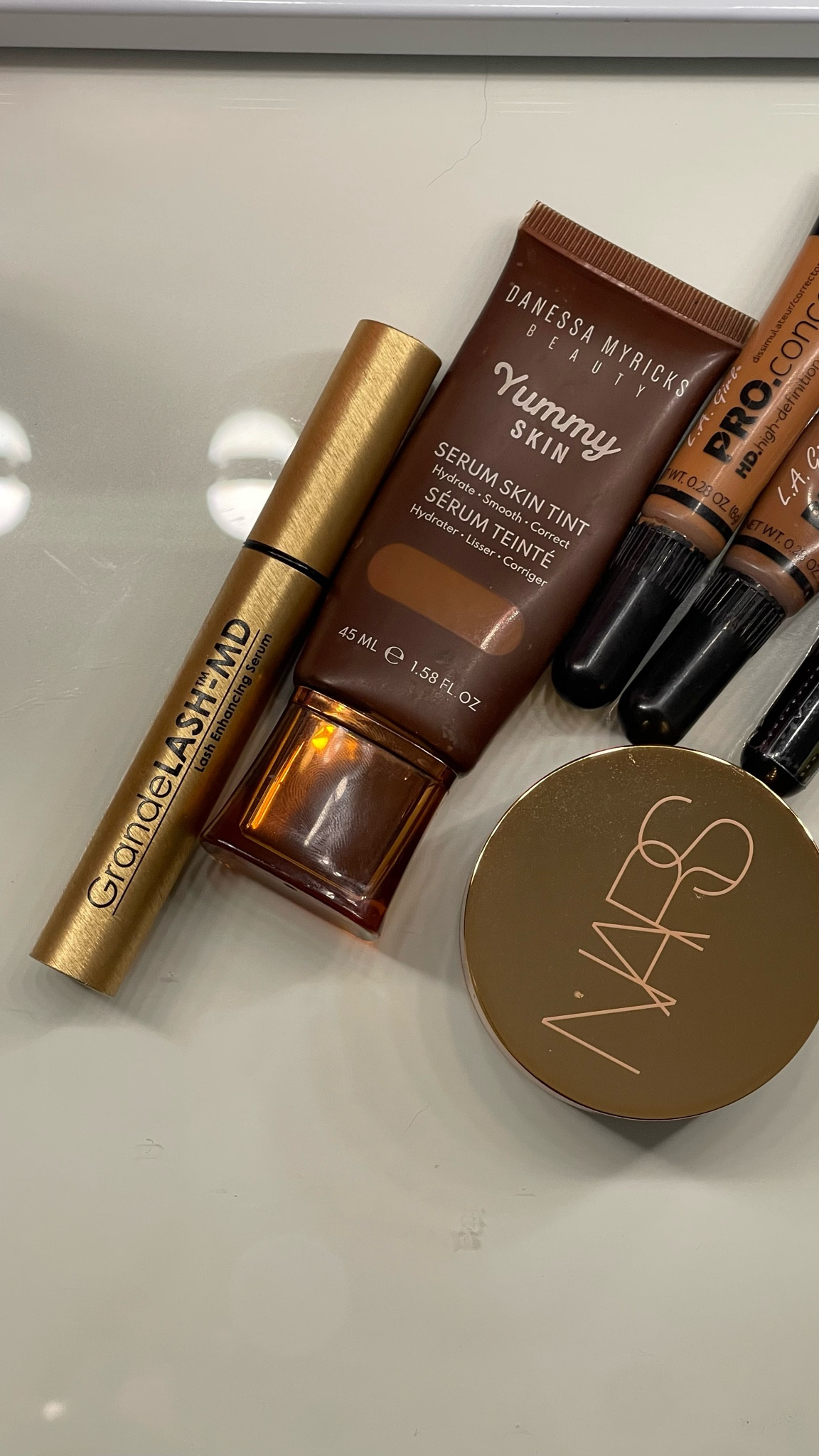 the essentials✨
Eyelash serum is chef’s kiss💁🏾‍♀️💋

makeup, eyelash serum, lashess

#LTKBeauty #LTKStyleTip #LTKU