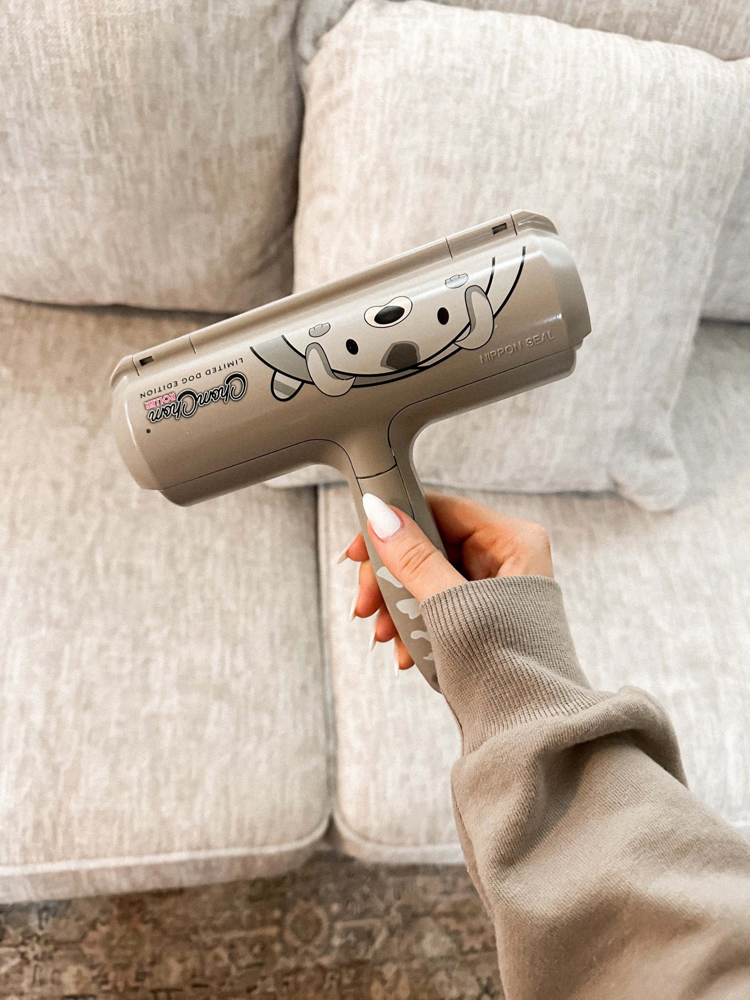 Finally decided to try out the chom chom. Actually works so well for pet hair 

#LTKhome #LTKFind