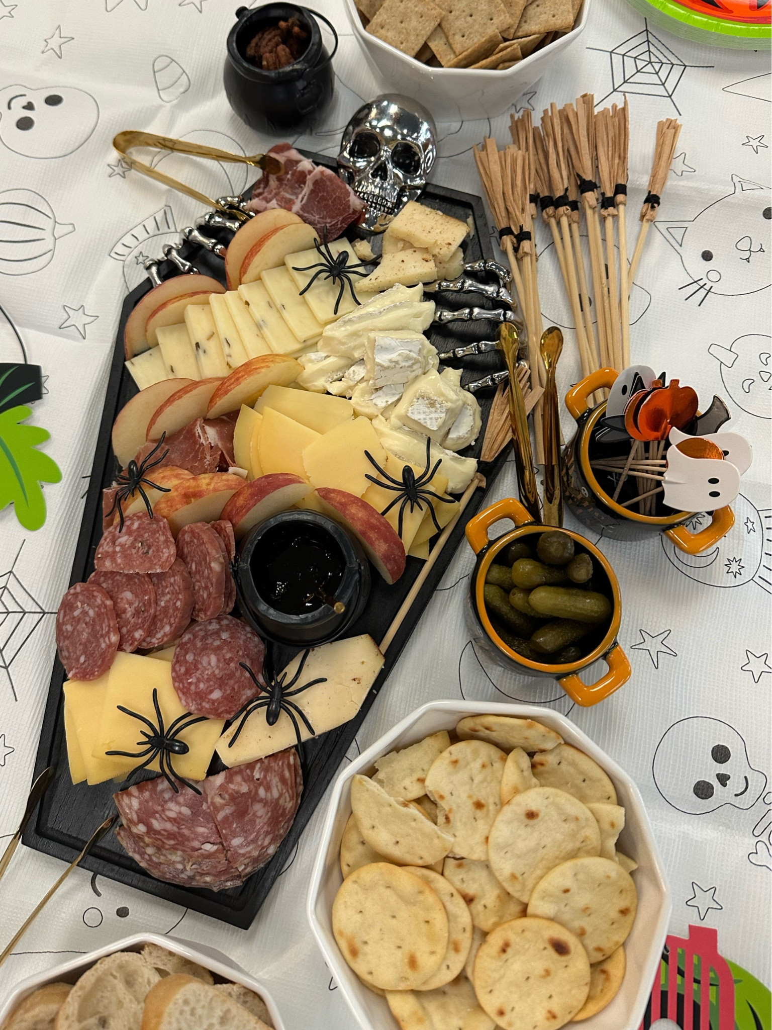Spooky Charcuterie is my thing 👻