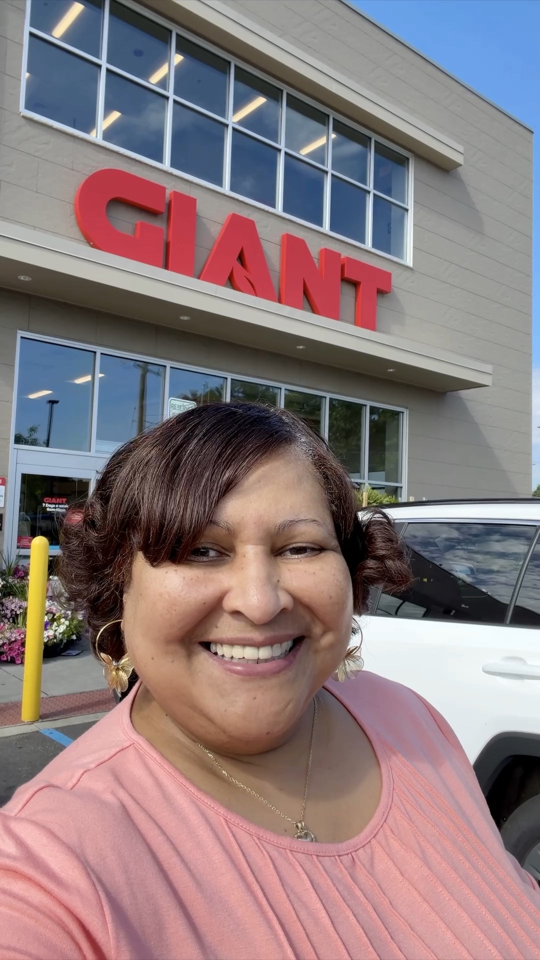 In my area Giant is one of the best local grocery markets 🛒
It’s close to home and the prices are very reasonable. 
I made sure to pick up another box of the Yogi Green tea 🫖
Do you have a Giant near you?
#foodshopping #giantfoodstores

#LTKdayinmylife #LTKfoodie