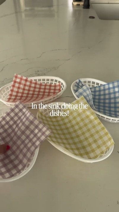 These plates are GENIUS for summer cleanup! 

Summer mom hack 👏👏
Comment 🧺PICNIC🧺 for the link!

#summerhack #kids #picnictime #easycleanup