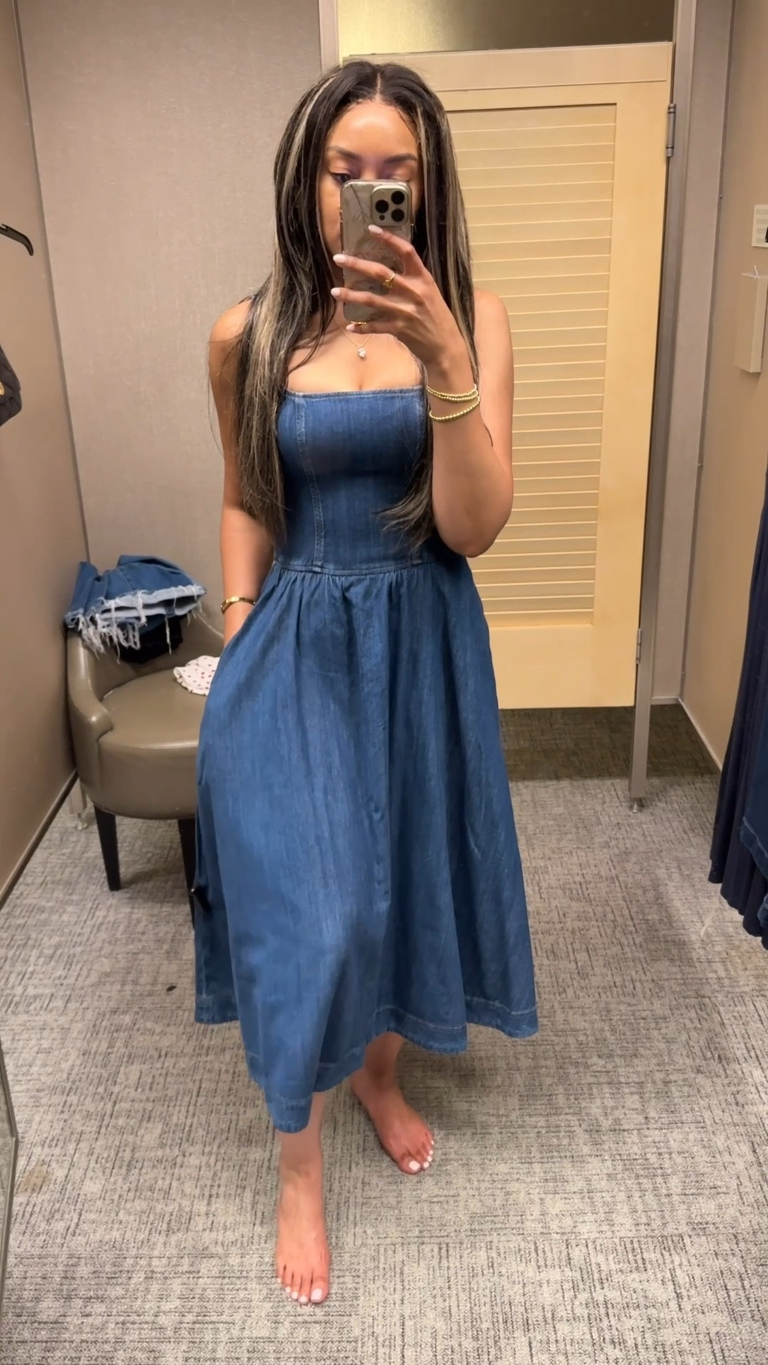 @Reformation Janu Denim Midi Dress size 0 💙 so cute for Spring and Summer!

Midi dress Reformation blue pockets square neck modest casual denim classic flowy fit and flare  