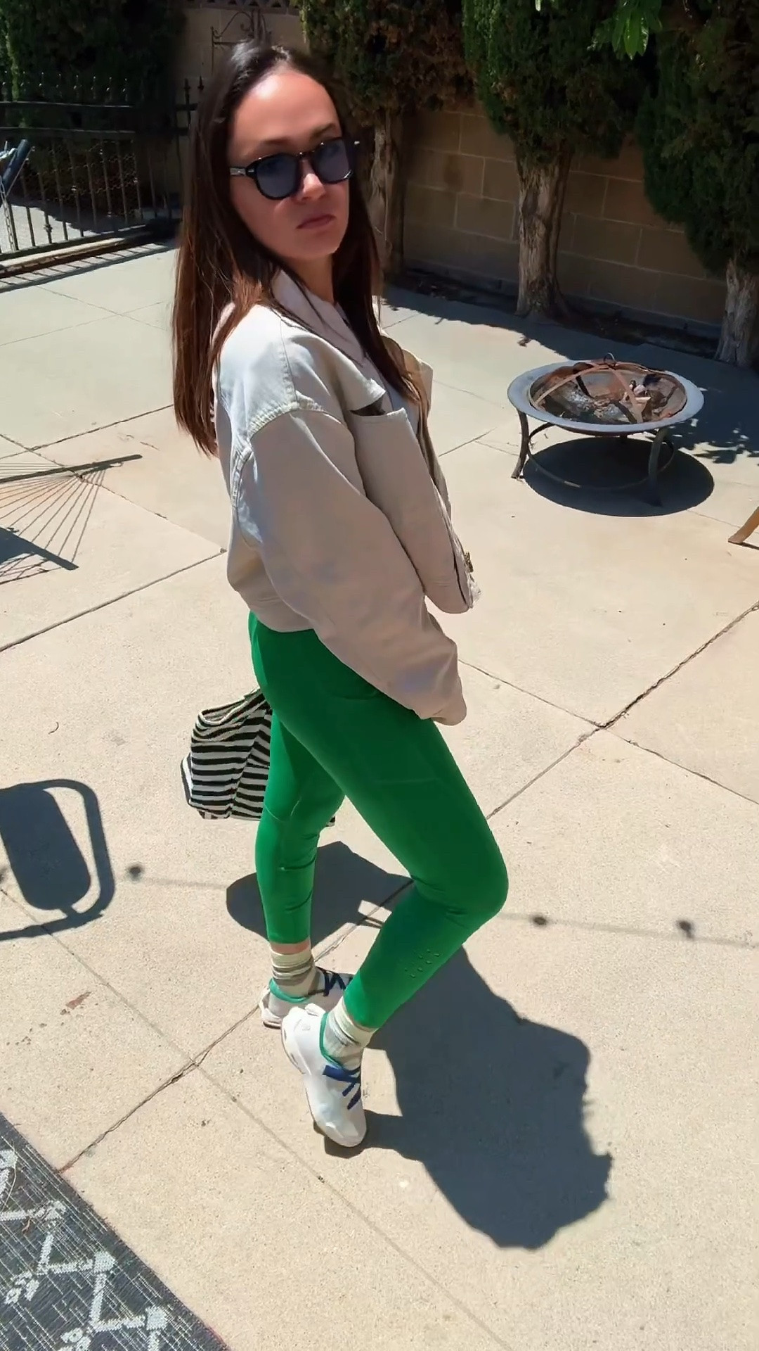 GRWM for a sporty city day ✨
ON sneakers, Stella McCartney leggings, DKNY Be Delicious & everyday essentials 🍏

#LTKsummer #LTKfitness #LTKshoes