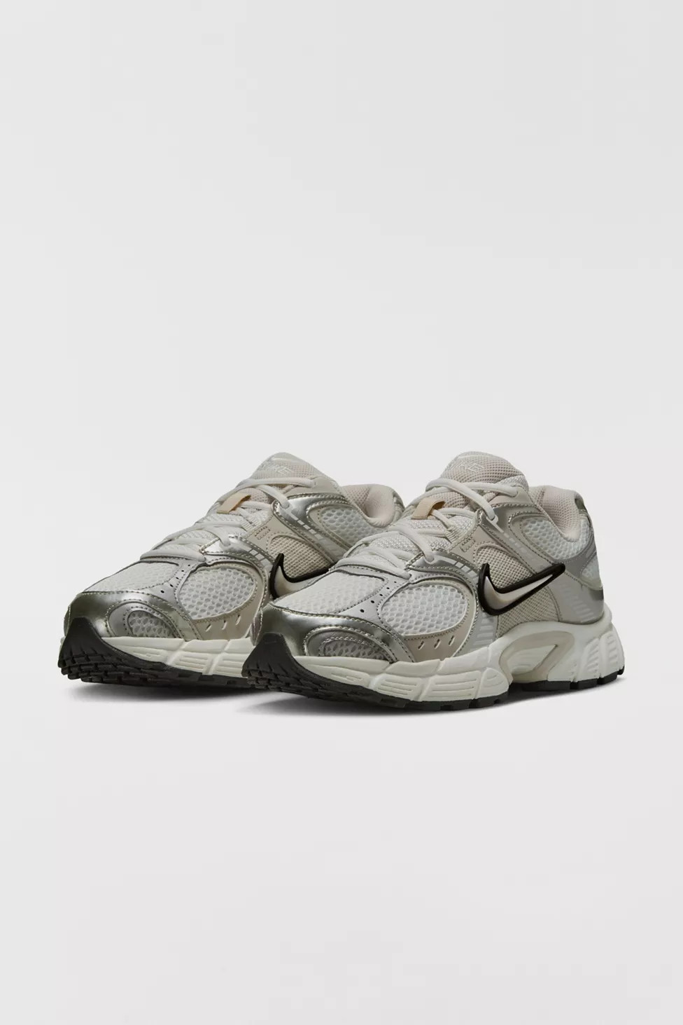 Nike Women's V5 RNR Sneaker | Urban Outfitters (US and RoW)