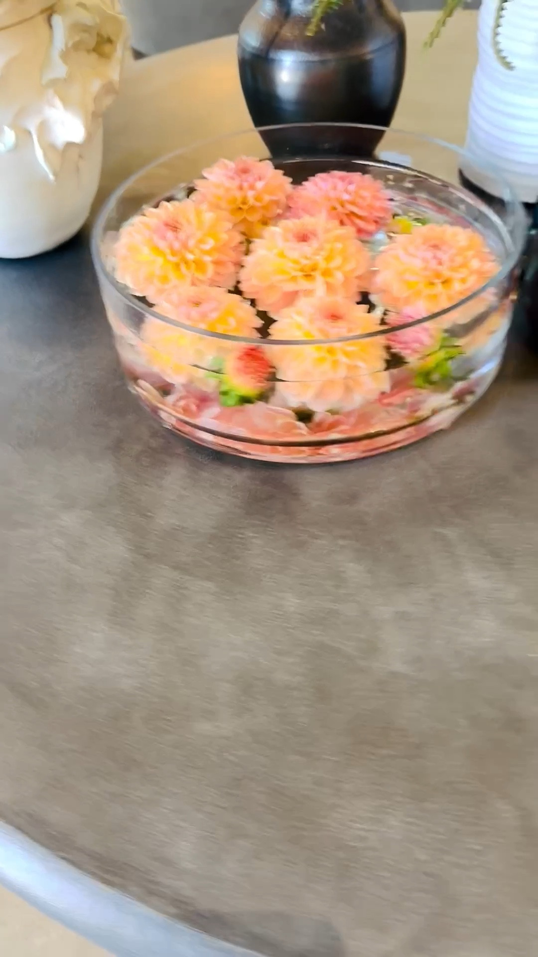 An entry framed by florals — fresh, sculptural, and quietly inviting. #EntrywayStyle #FloralArrangement #FreshFlorals #FirstImpression #StyledEntry #ElevatedInteriors #CuratedHome #LTKHome