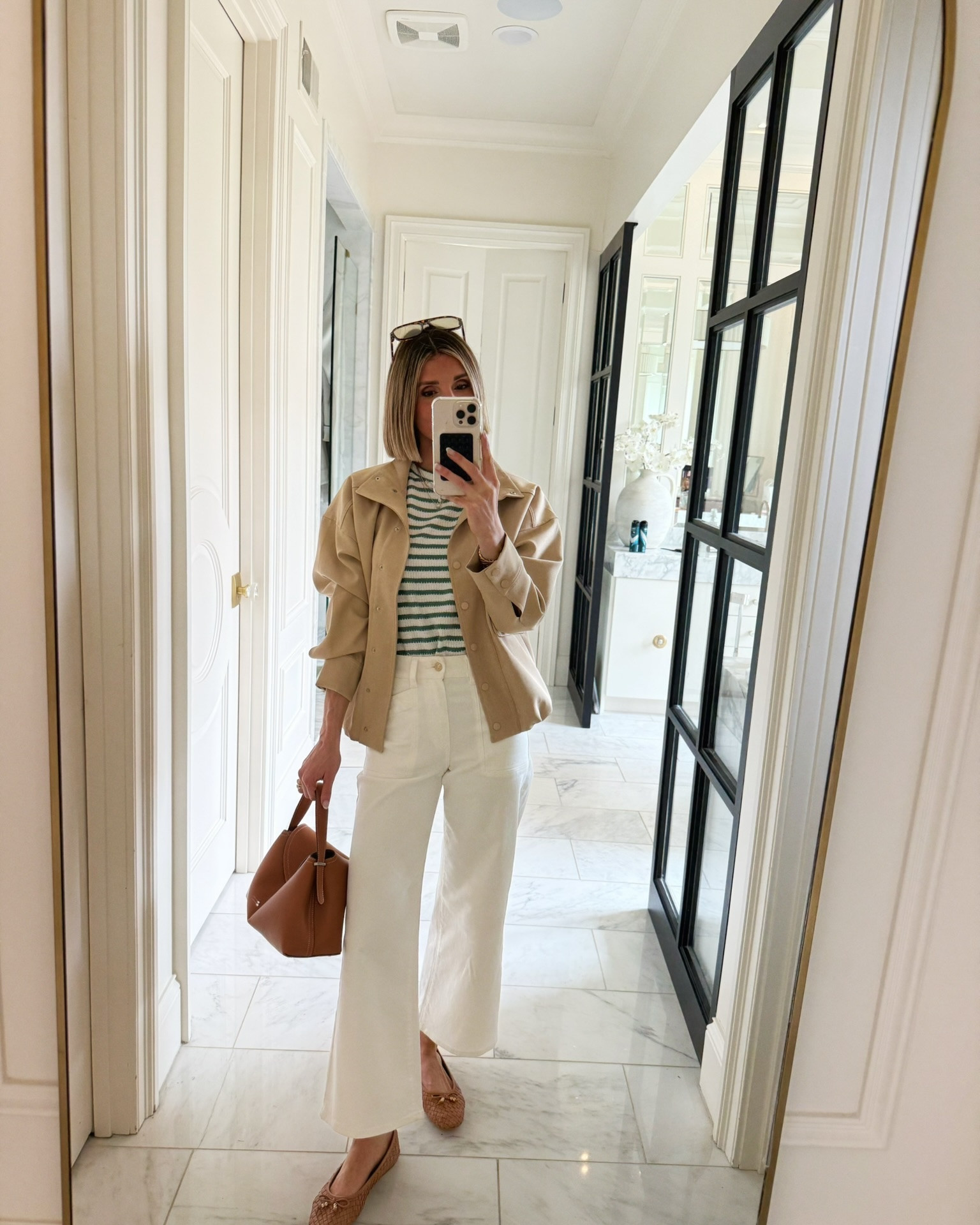 These cropped white jeans are a BEST SELLER this week. A summer must have.

#LTKsummer #LTKjeans