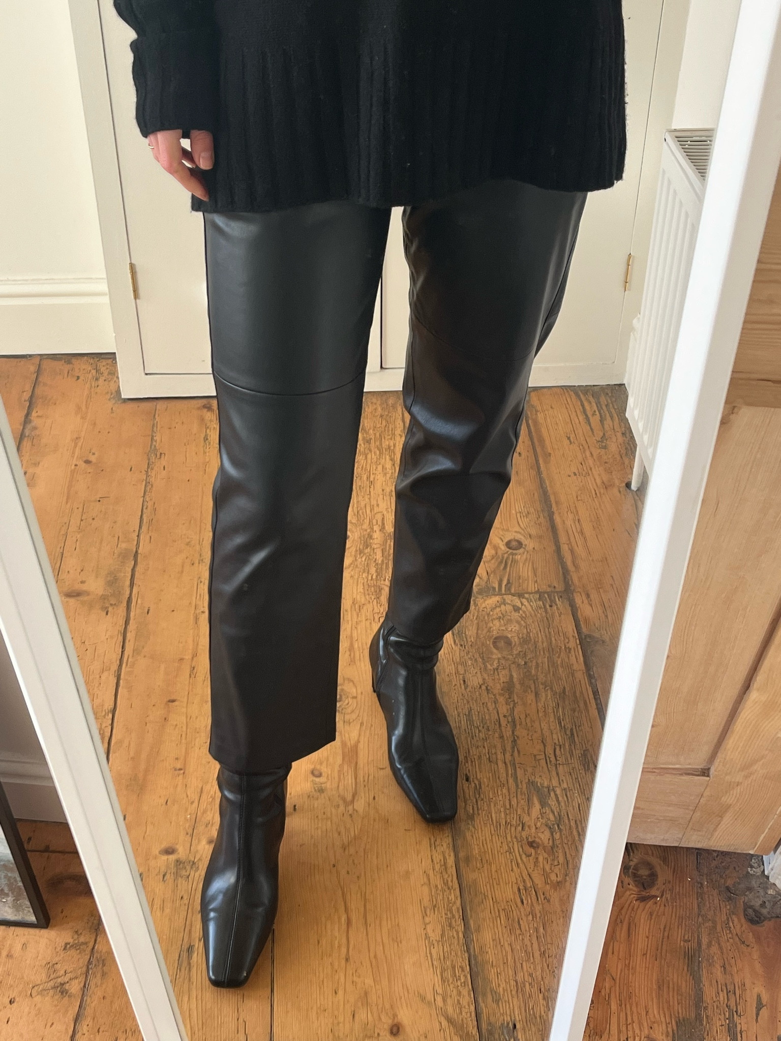 Black heeled boots 

#LTKeurope #LTKunder50 #LTKstyletip