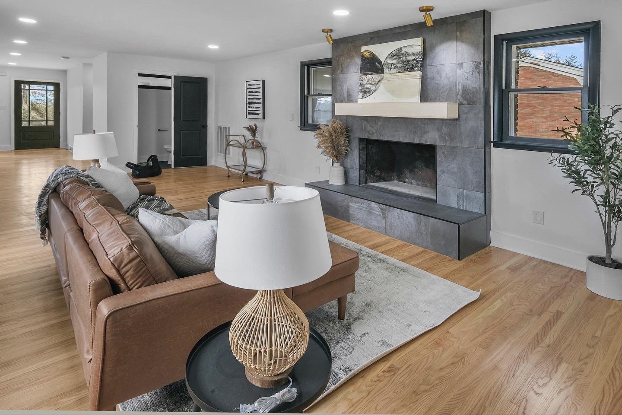 Livingroom decor 

Living room
Couch
Tables
Lamps
Artwork
Bar cart 

#LTKhome #LTKSale #LTKstyletip