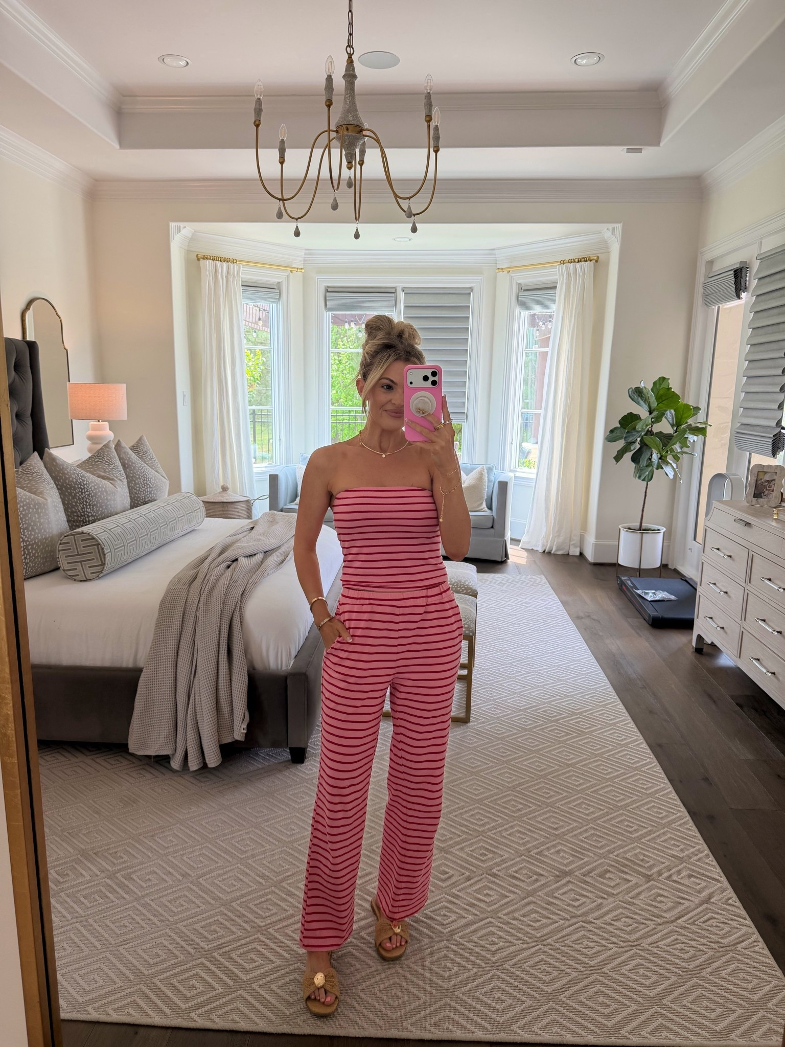 today’s ootd (wearing size small in set - size up for length if needed & don’t put in dryer to help reduce shrinkage) 

electric picks code: JESS20 

#LTKootd #LTKmomlife #LTKSeasonal