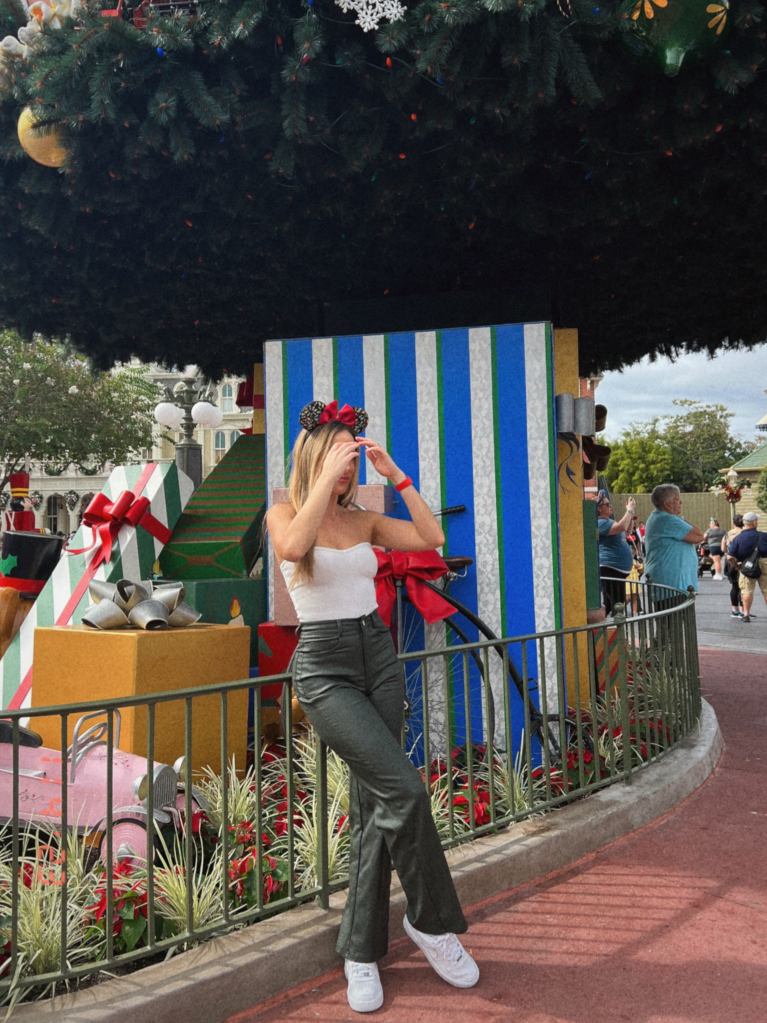 Forest green leather pants 🎄💚

#LTKHoliday #LTKSeasonal #LTKstyletip