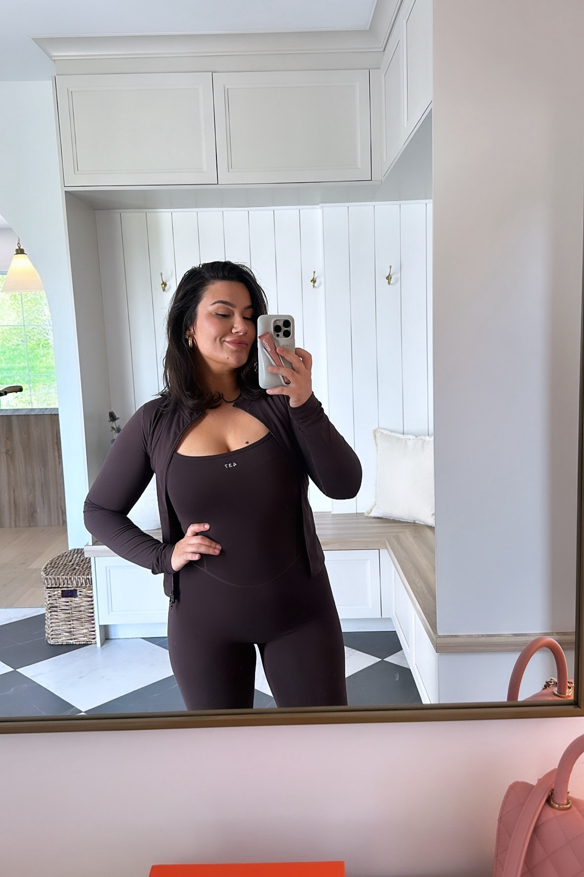 Uniforme🤍✨! J’aime tellement m’habiller en vêtements de sport, c’est si confortable! 
