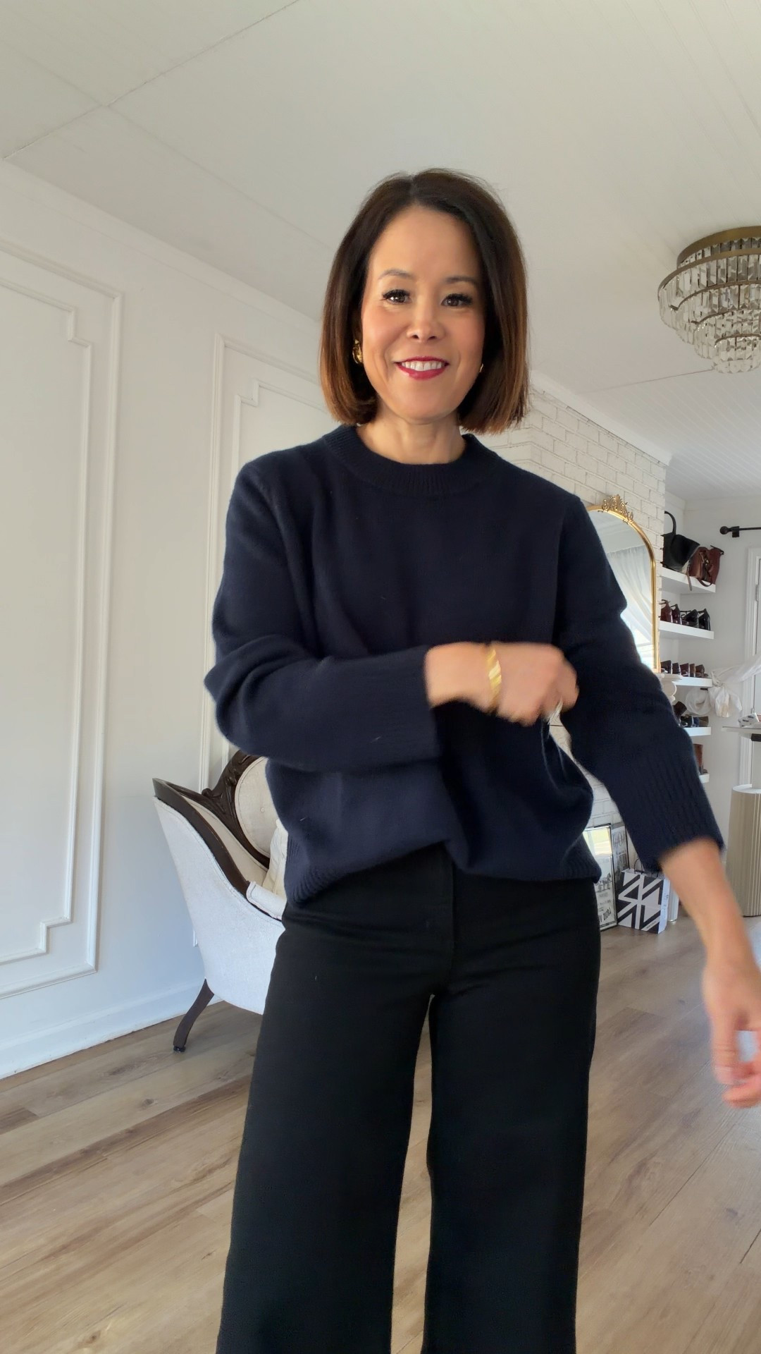 Navy and black are a super chic and elevated color combination. Start out with something easy like a navy sweater and a black pair of denim from @onequince. #quincepartner 