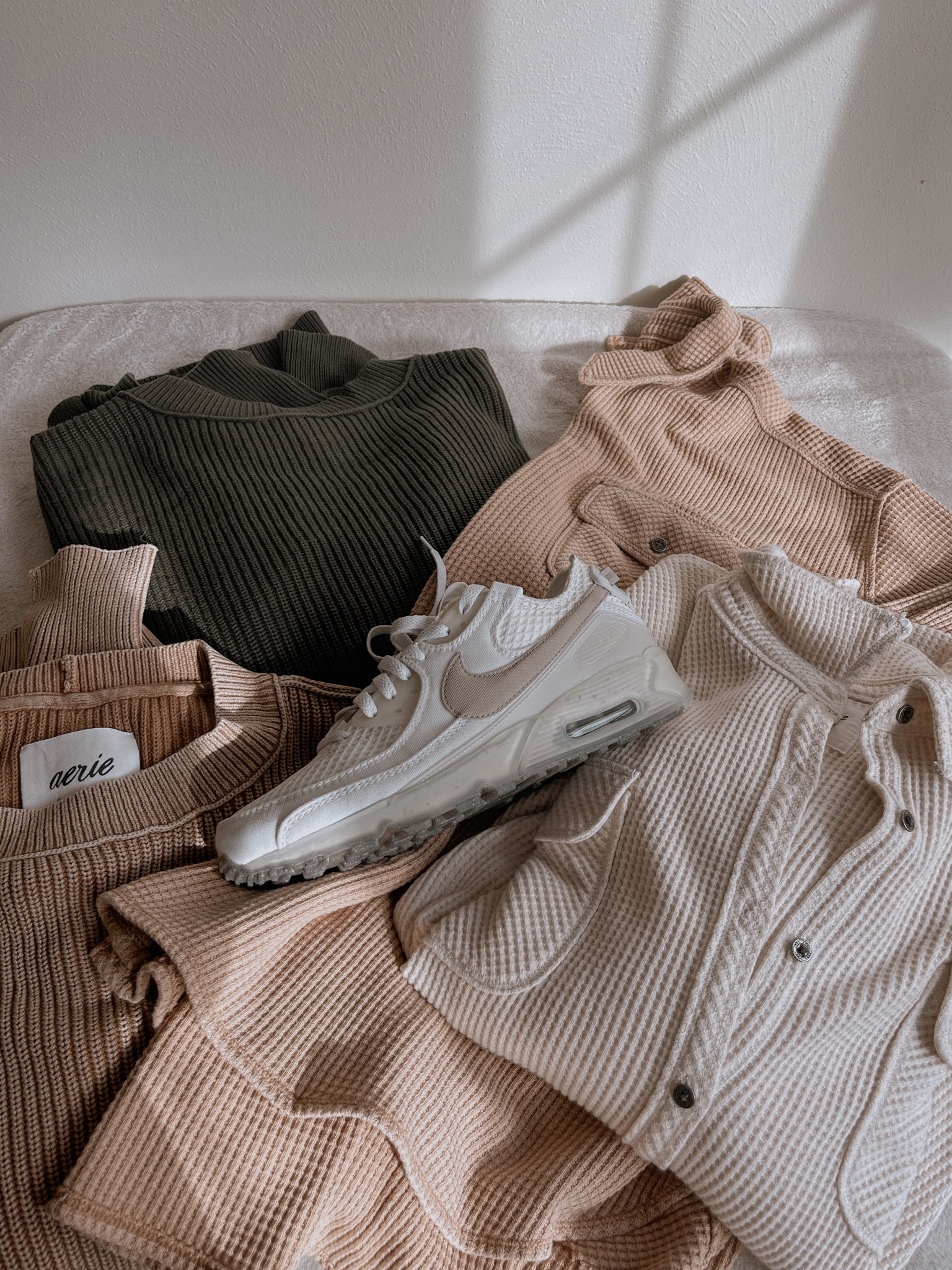 Neutrals all day long 🤎🤍 all the tops are curve friendly but oversized. If you don’t want them to be too roomy size down. #aerie #nike #curveoutfit 

#LTKsalealert #LTKcurves #LTKfit