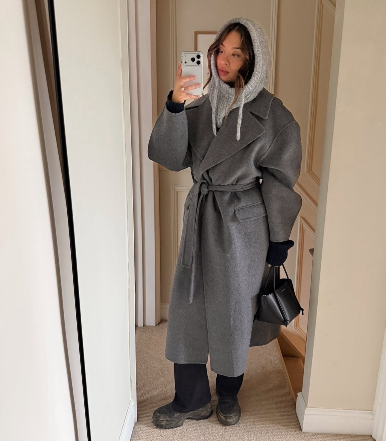 The cosiest of greys.
#coat #knit #winter

#LTKuk #LTKwinter #LTKstyletip