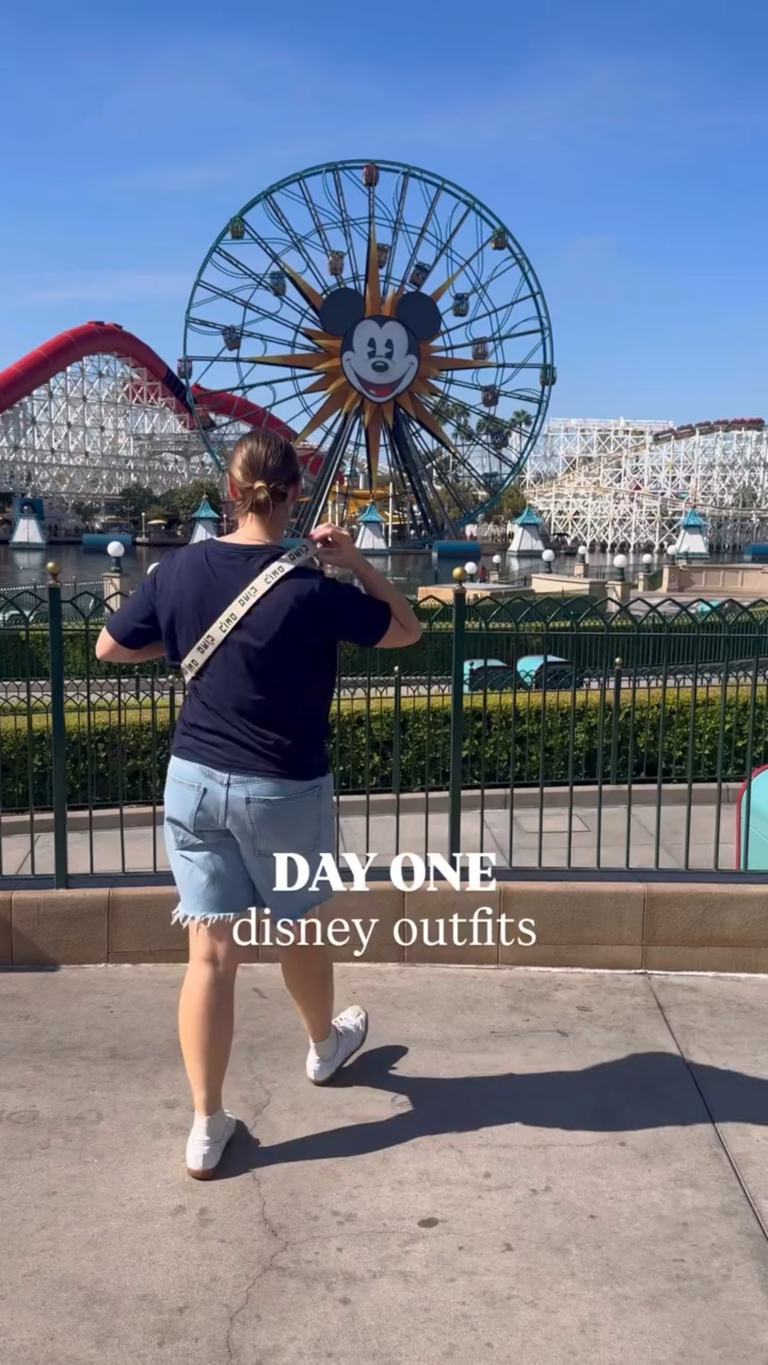 Functional, simple + comfy is the perfect combo for those 20k step Disney days.
The humidity was not my friend so my hair was spent back 90% of the time🥵

 I have this tee in 3 different colors and they are SO WORTH IT.  Comment ‘SHOP’ if you want the link. 

#midsizestyle #midsizeootd #disneyoutfit #disneyfashion #californiaadventurepark #madewell #sezanelovers #sézane #clarev