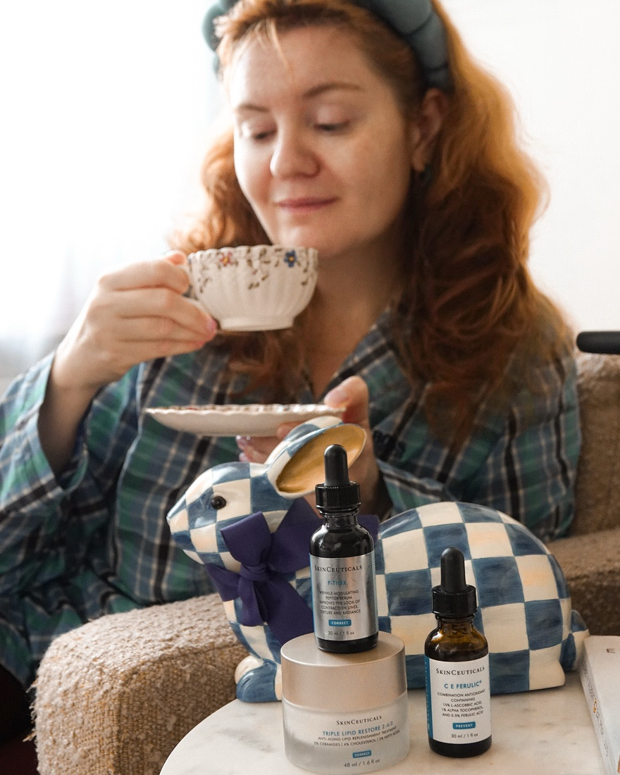 I’m past the phase of trying everything.
Now I choose what keeps my skin calm, balanced, and predictable.
This routine from @skinceuticals fits into my real life - not the other way around.

#GiftedbySkinCeuticals

#romanoffbeautyclub #SkinCareRoutine #GlowingSkin #FaceLifted #SkinCeuticals #BeautyLifestyle #EverydayRitual

#LTKMidsize #LTKBeauty