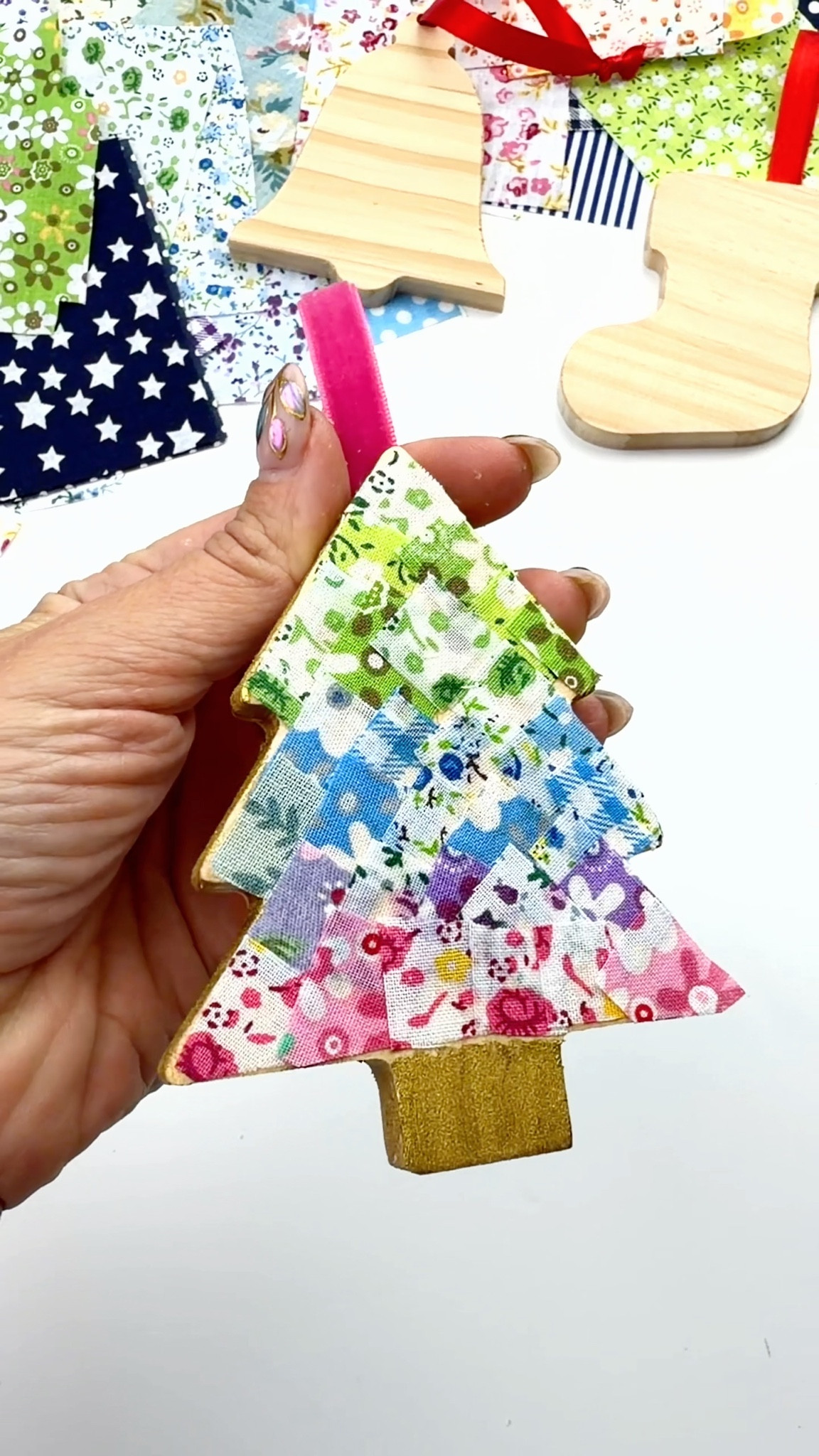 Easy diy ornament using fabric scraps. 